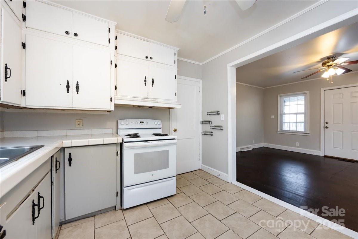 1027 Holland Avenue Property Photo 9