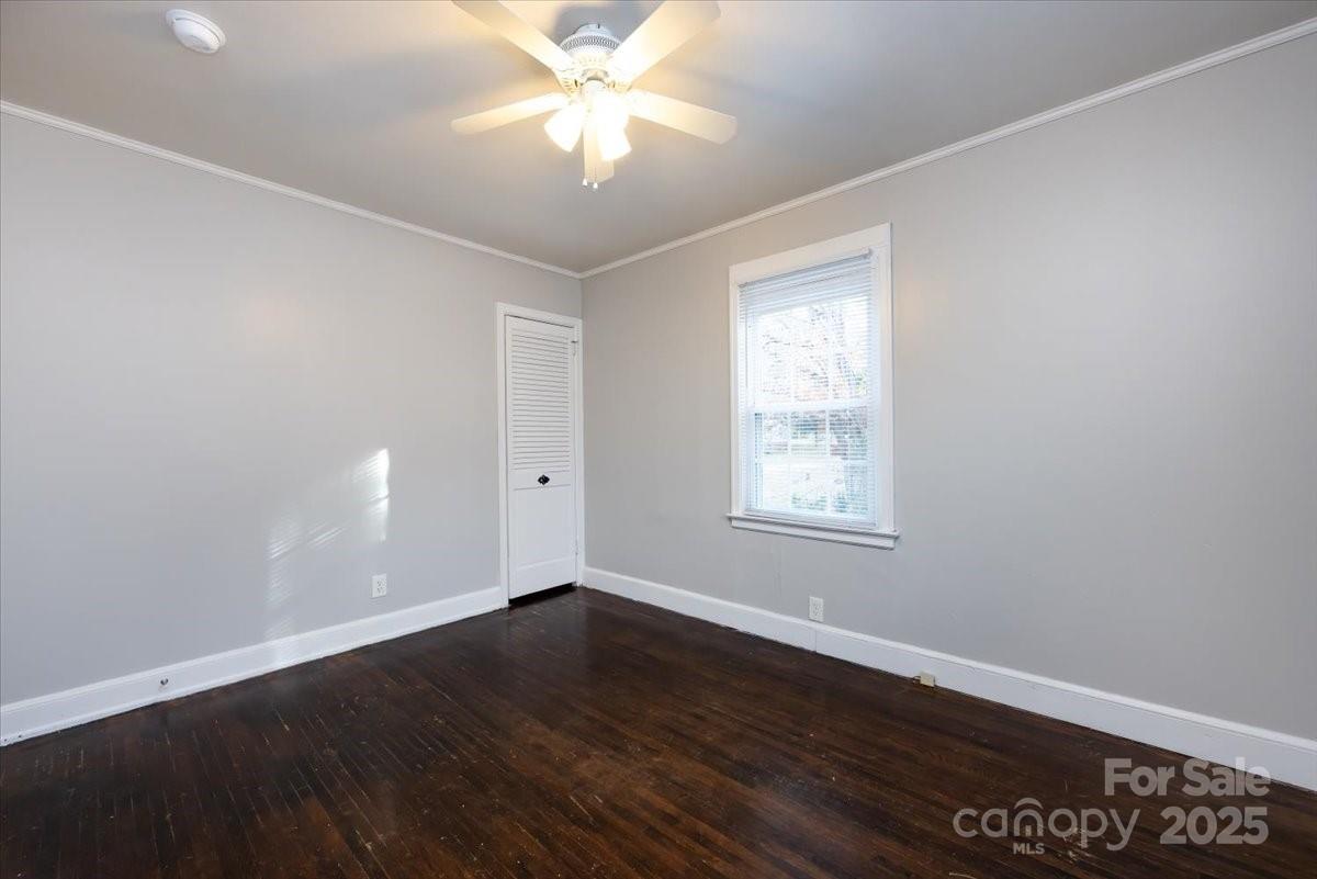 1027 Holland Avenue Property Photo 10