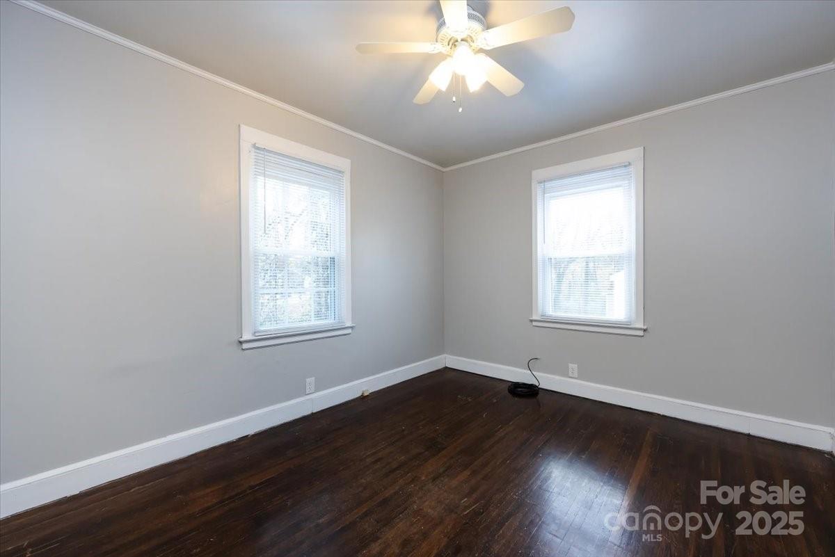 1027 Holland Avenue Property Photo 11