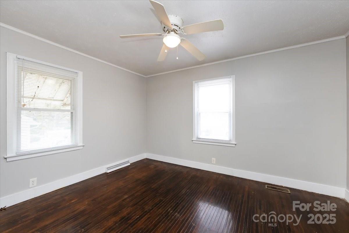 1027 Holland Avenue Property Photo 15