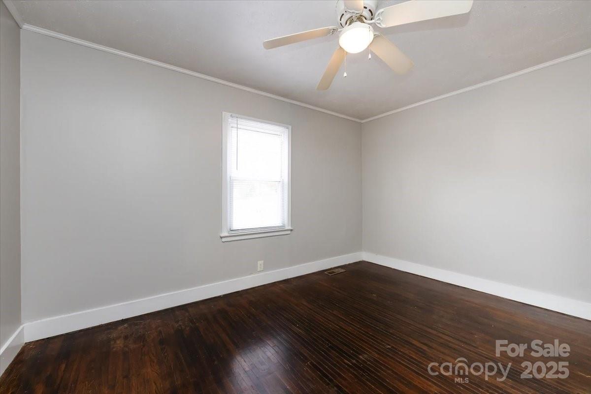 1027 Holland Avenue Property Photo 16