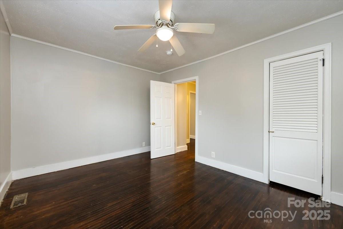 1027 Holland Avenue Property Photo 17