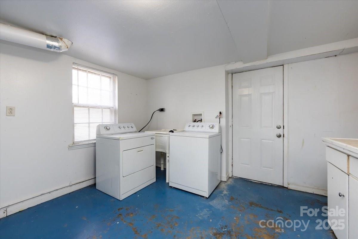 1027 Holland Avenue Property Photo 19