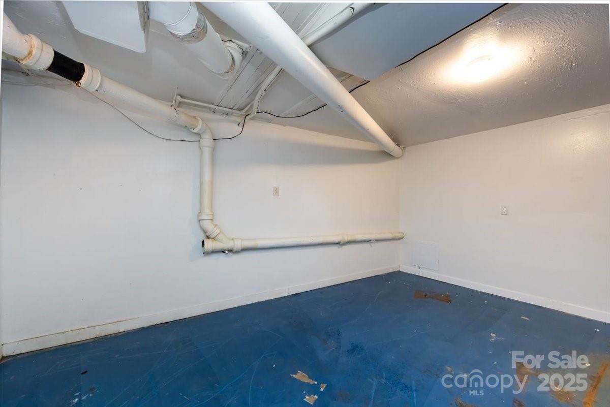 1027 Holland Avenue Property Photo 21