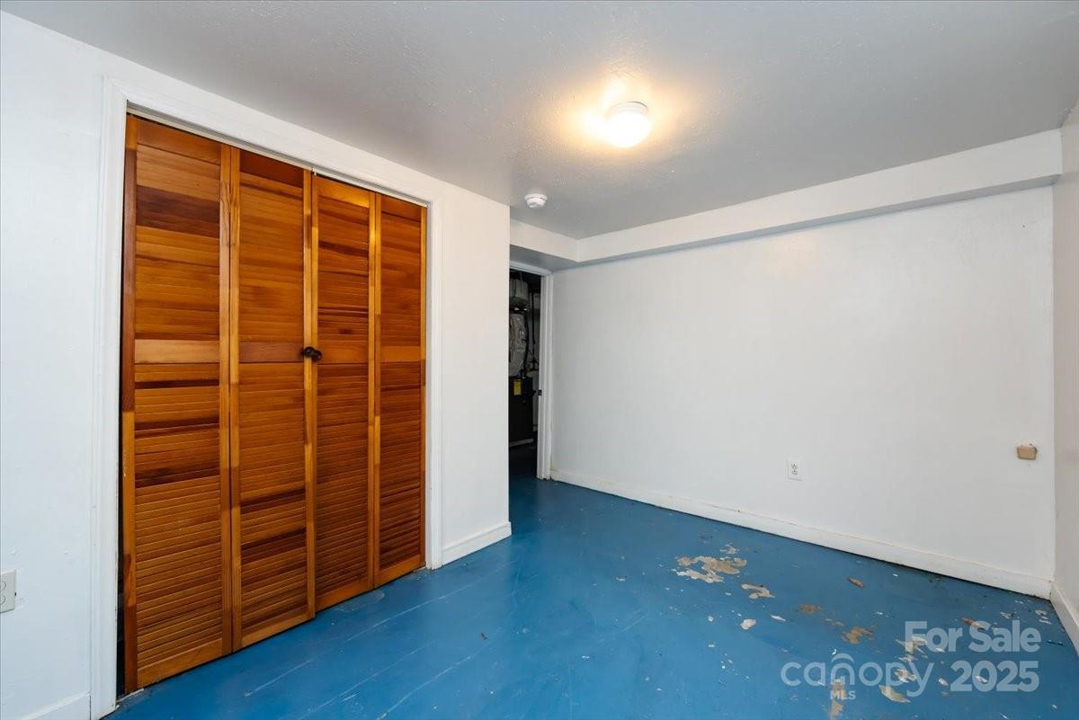 1027 Holland Avenue Property Photo 23
