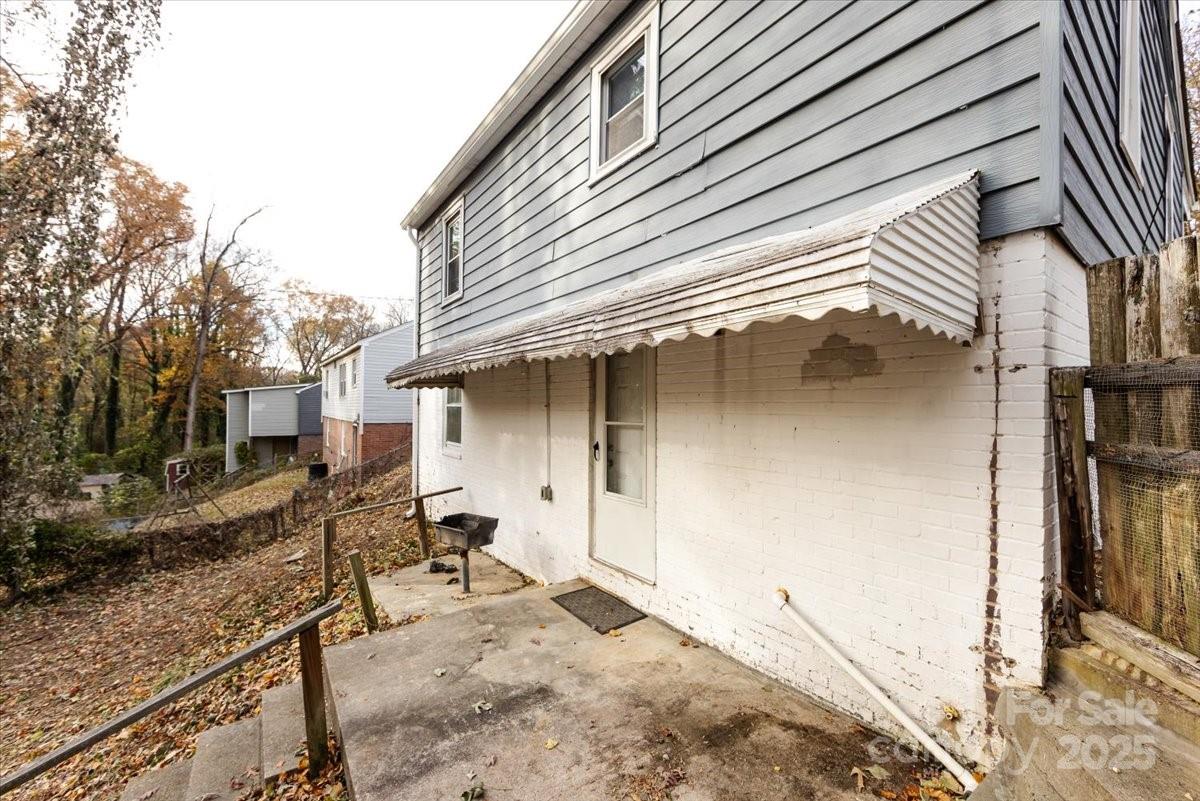 1027 Holland Avenue Property Photo 24