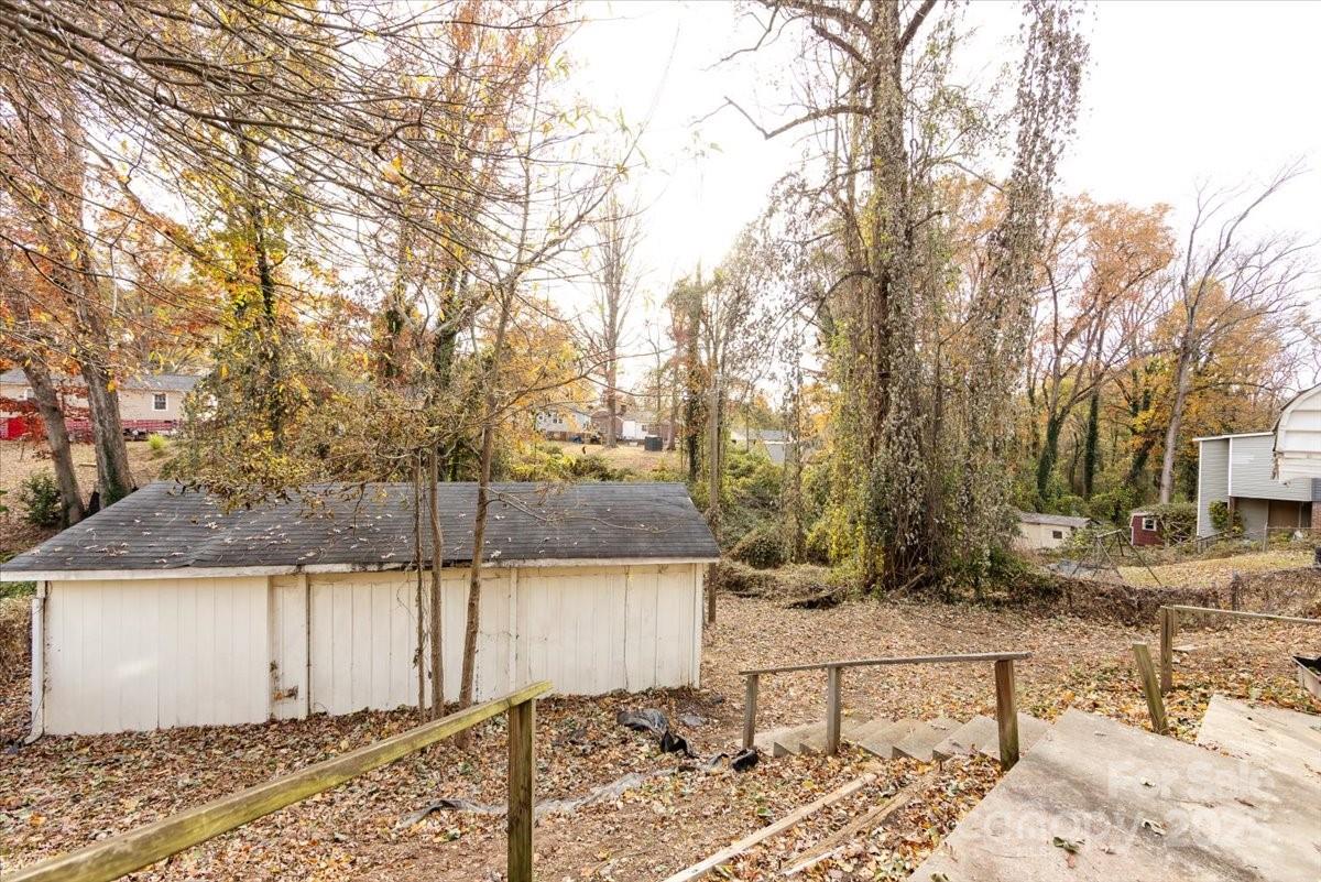 1027 Holland Avenue Property Photo 26