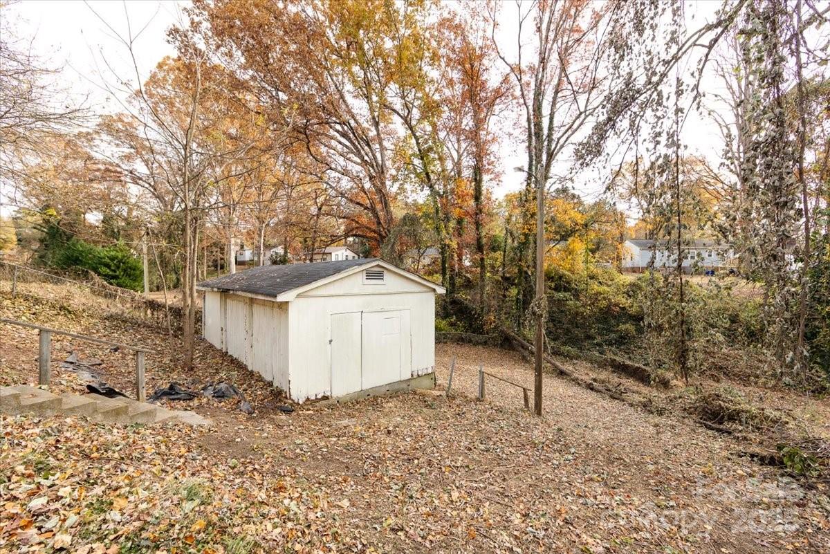 1027 Holland Avenue Property Photo 27