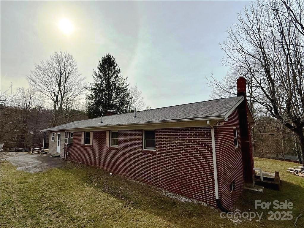 365 Ollis Road Property Photo 2