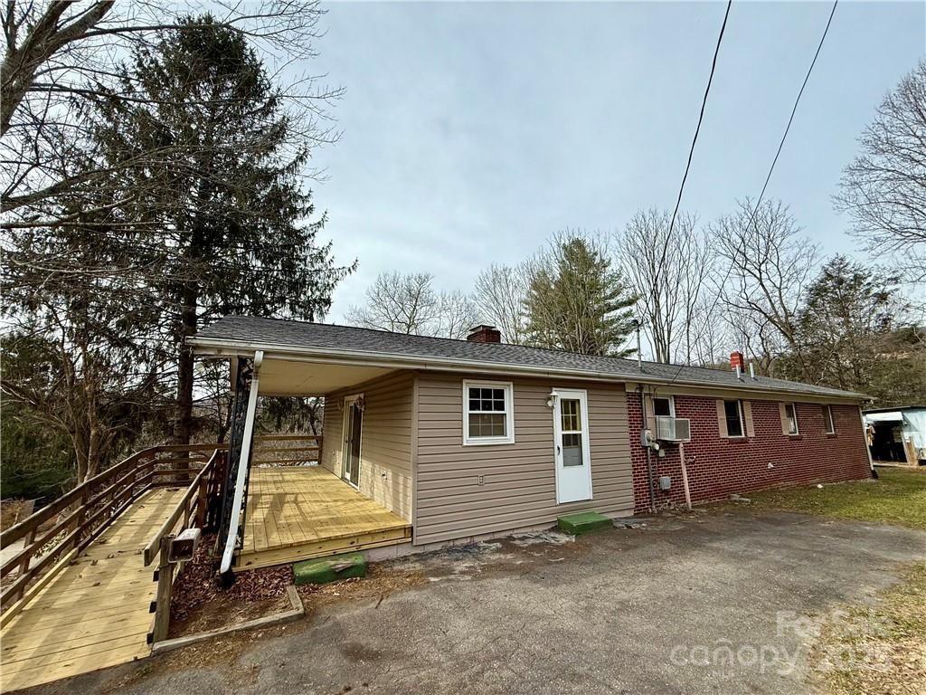 365 Ollis Road Property Photo 3