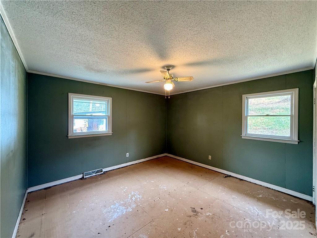 365 Ollis Road Property Photo 7