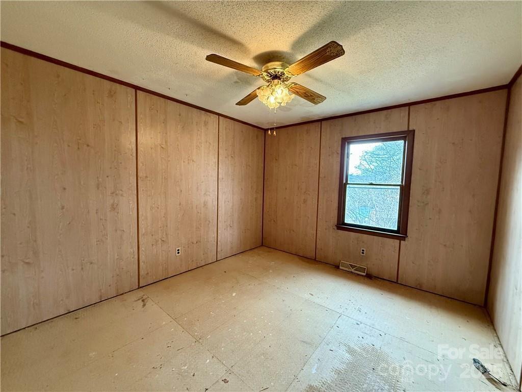 365 Ollis Road Property Photo 9