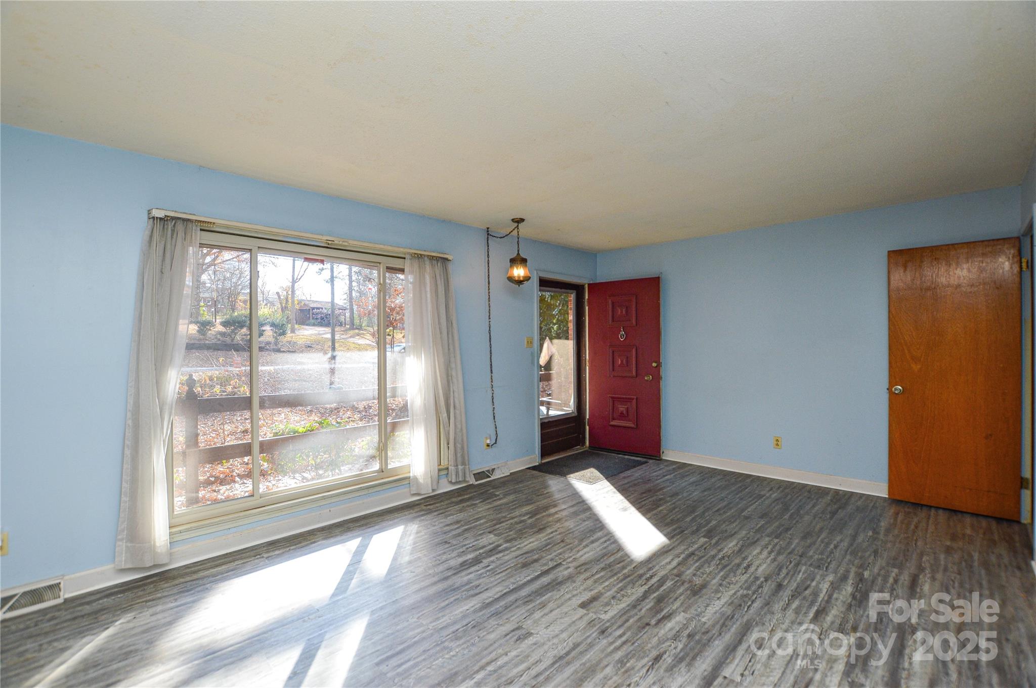 1405 Forest Park Drive 1 Property Photo 4