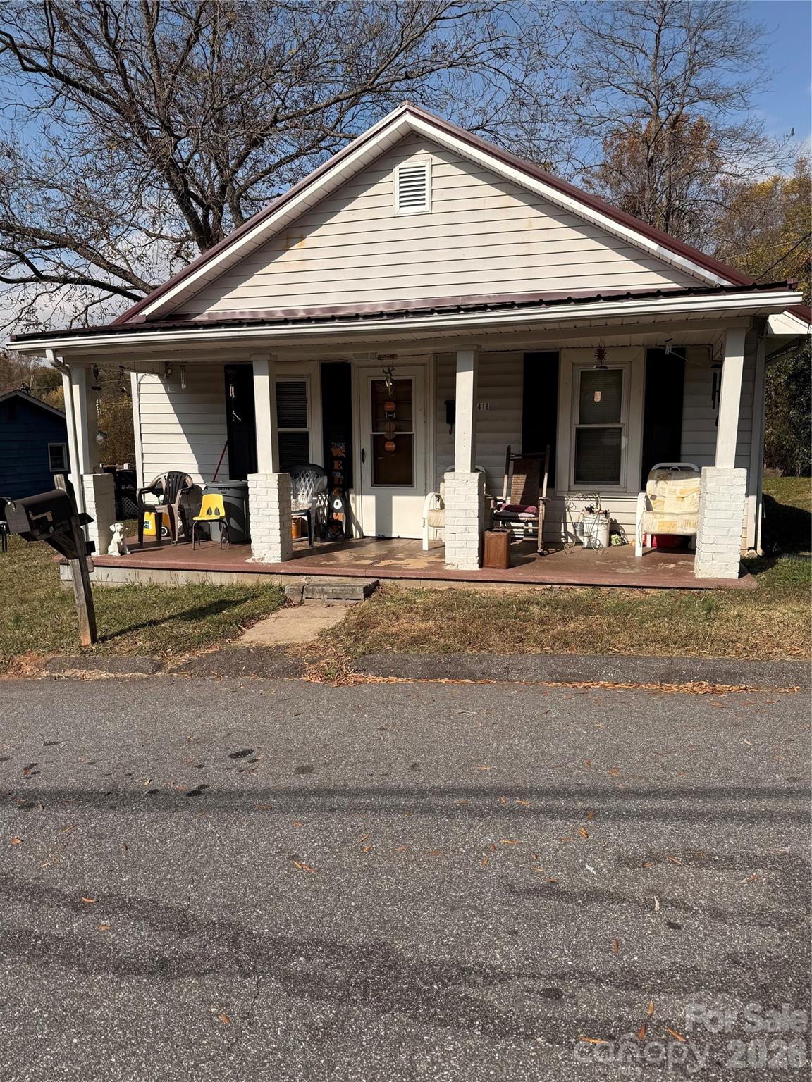 1418 Huggins Street Property Photo 2