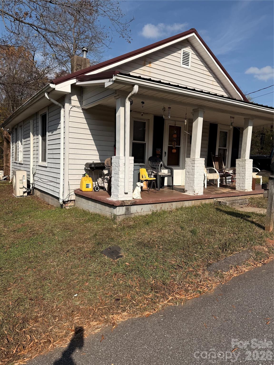 1418 Huggins Street Property Photo 3