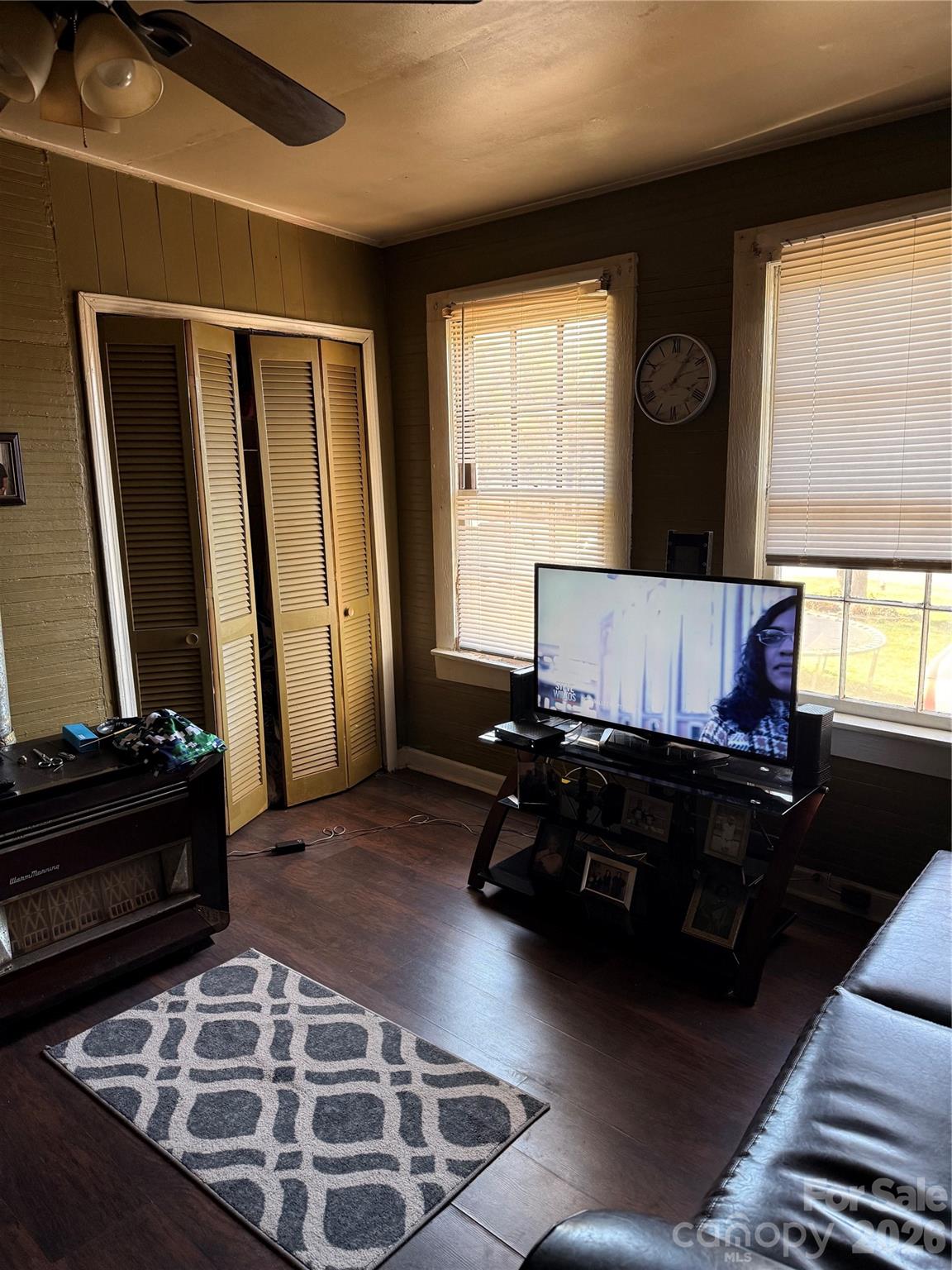 1418 Huggins Street Property Photo 8