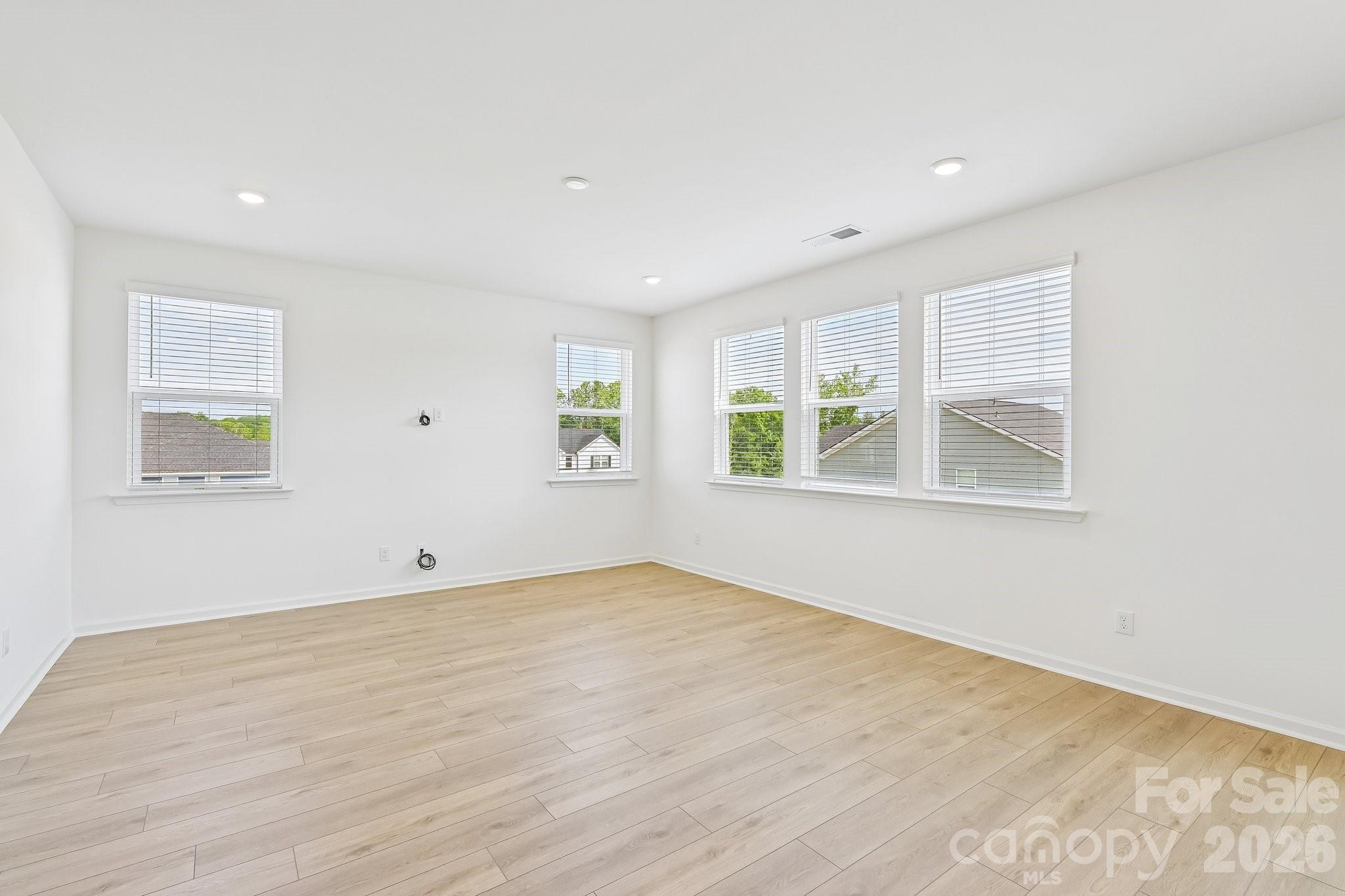 2139 Norwood Court Property Photo 4
