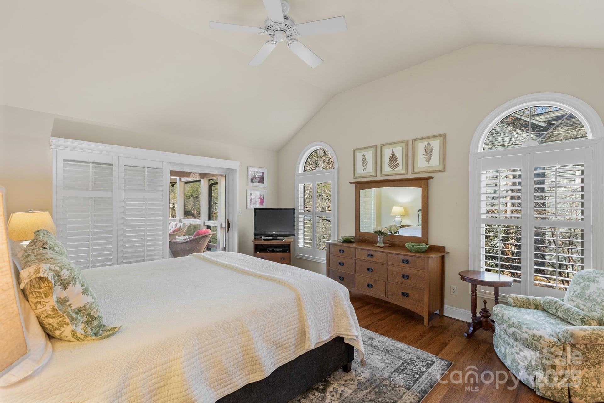 100 The Pinnacle Drive 5 Property Photo 24