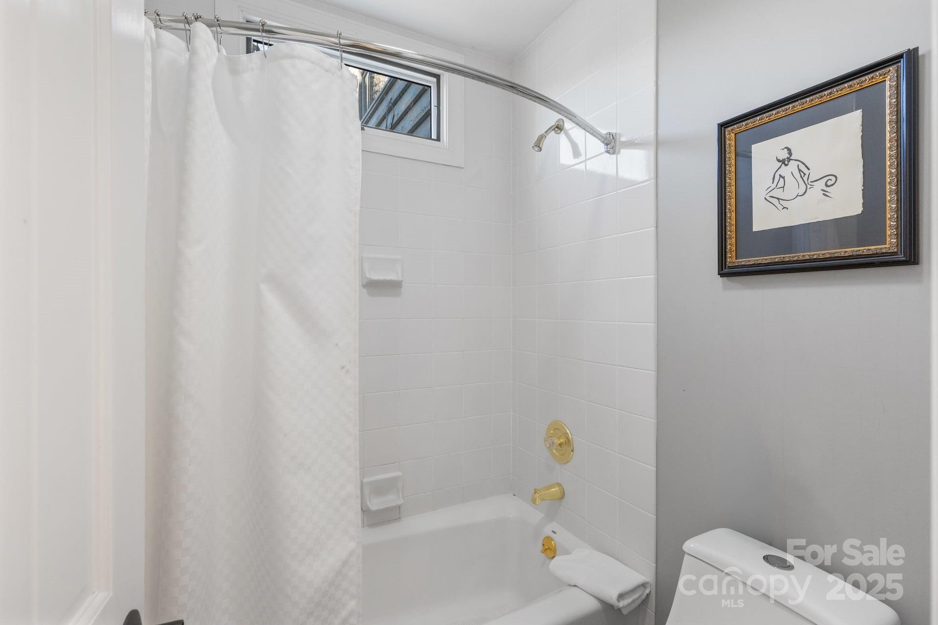 100 The Pinnacle Drive 5 Property Photo 41