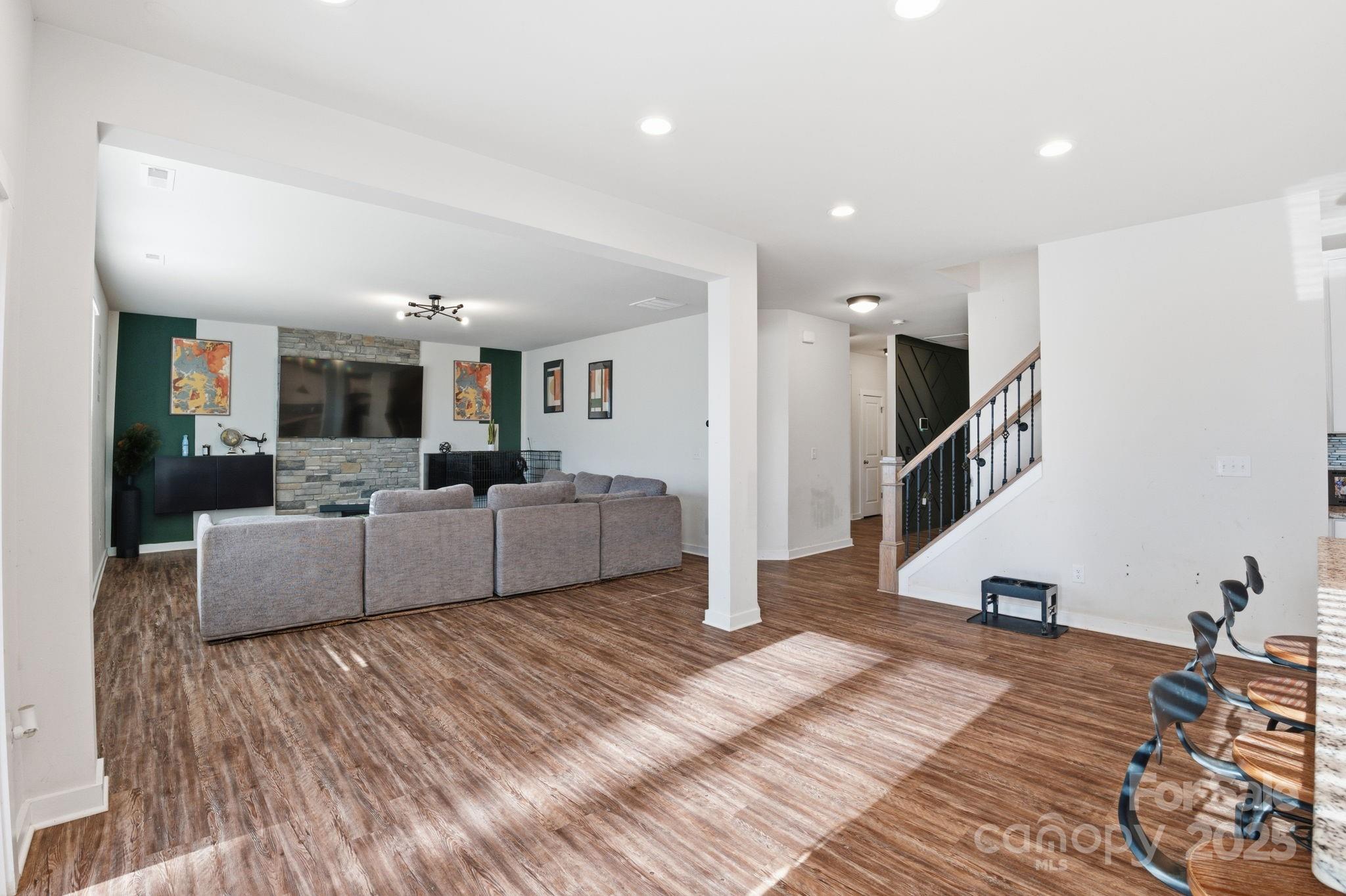 8220 Hudson Forest Drive Property Photo 10