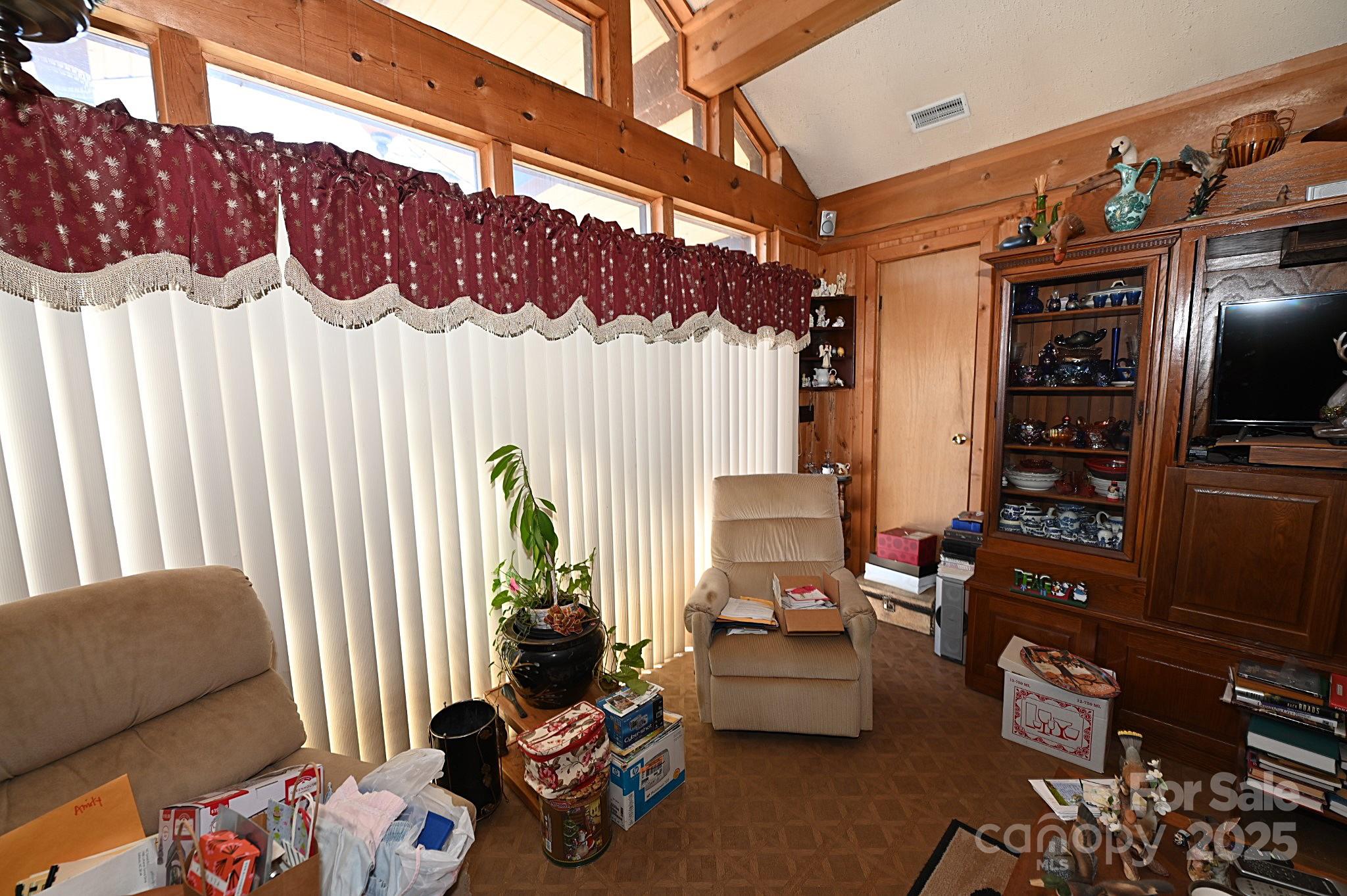1859 Kale Road Property Photo 9
