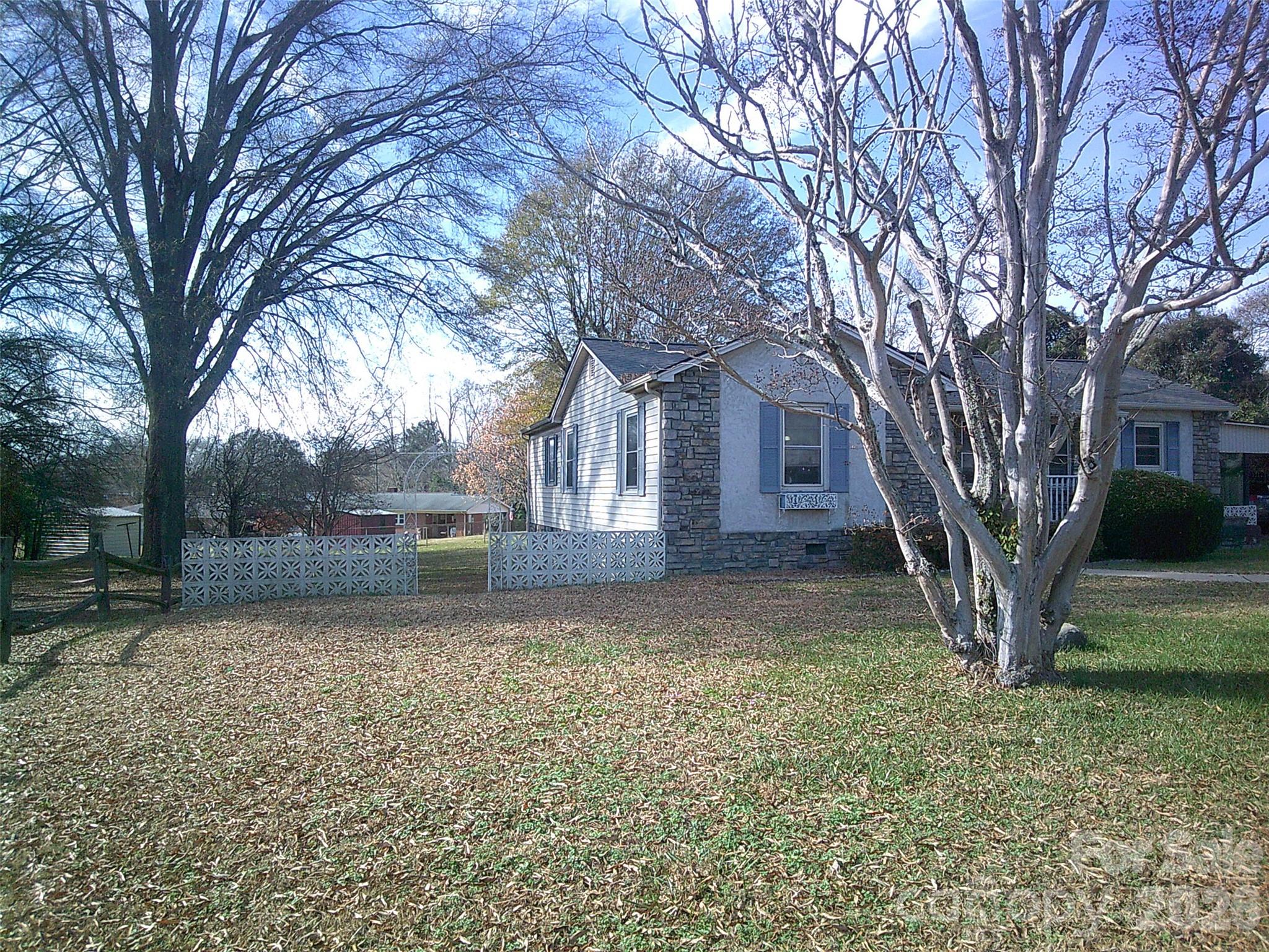 1303 W Dixon Boulevard Property Photo 1