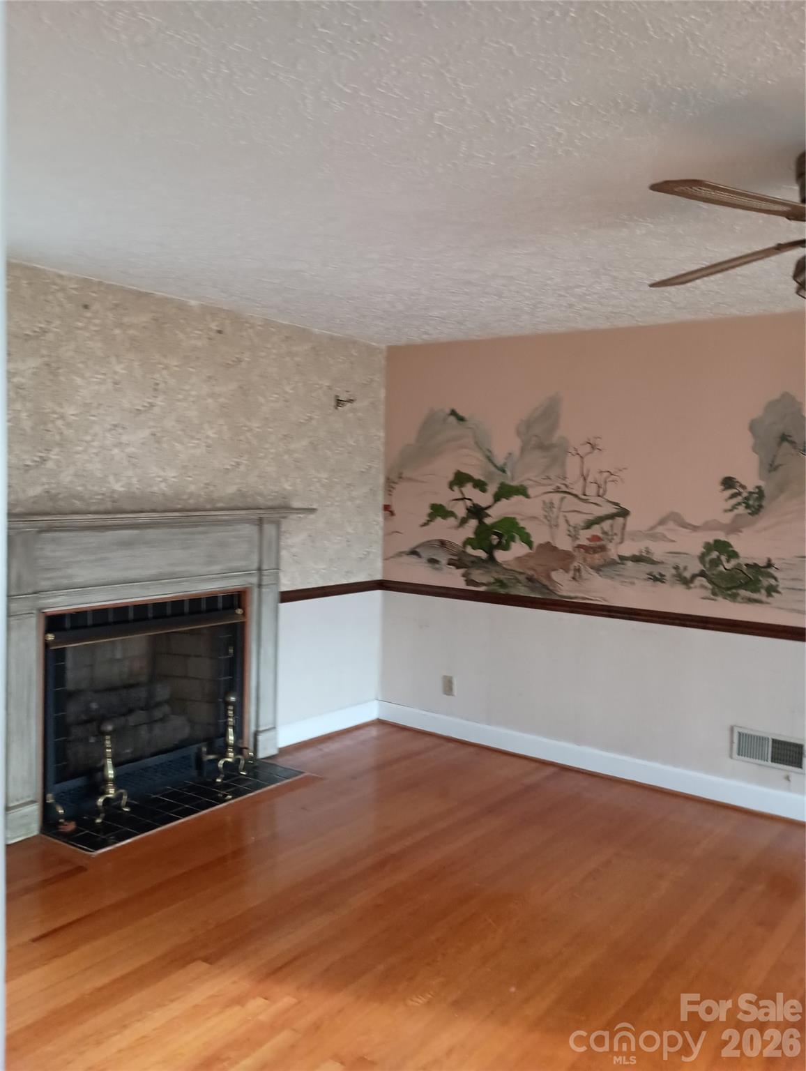 1303 W Dixon Boulevard Property Photo 3