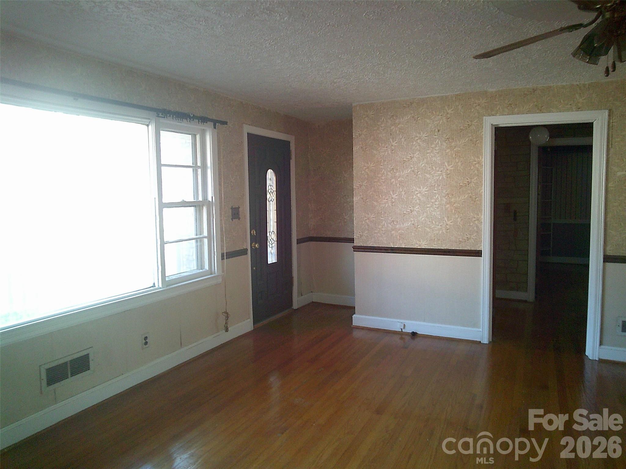1303 W Dixon Boulevard Property Photo 8