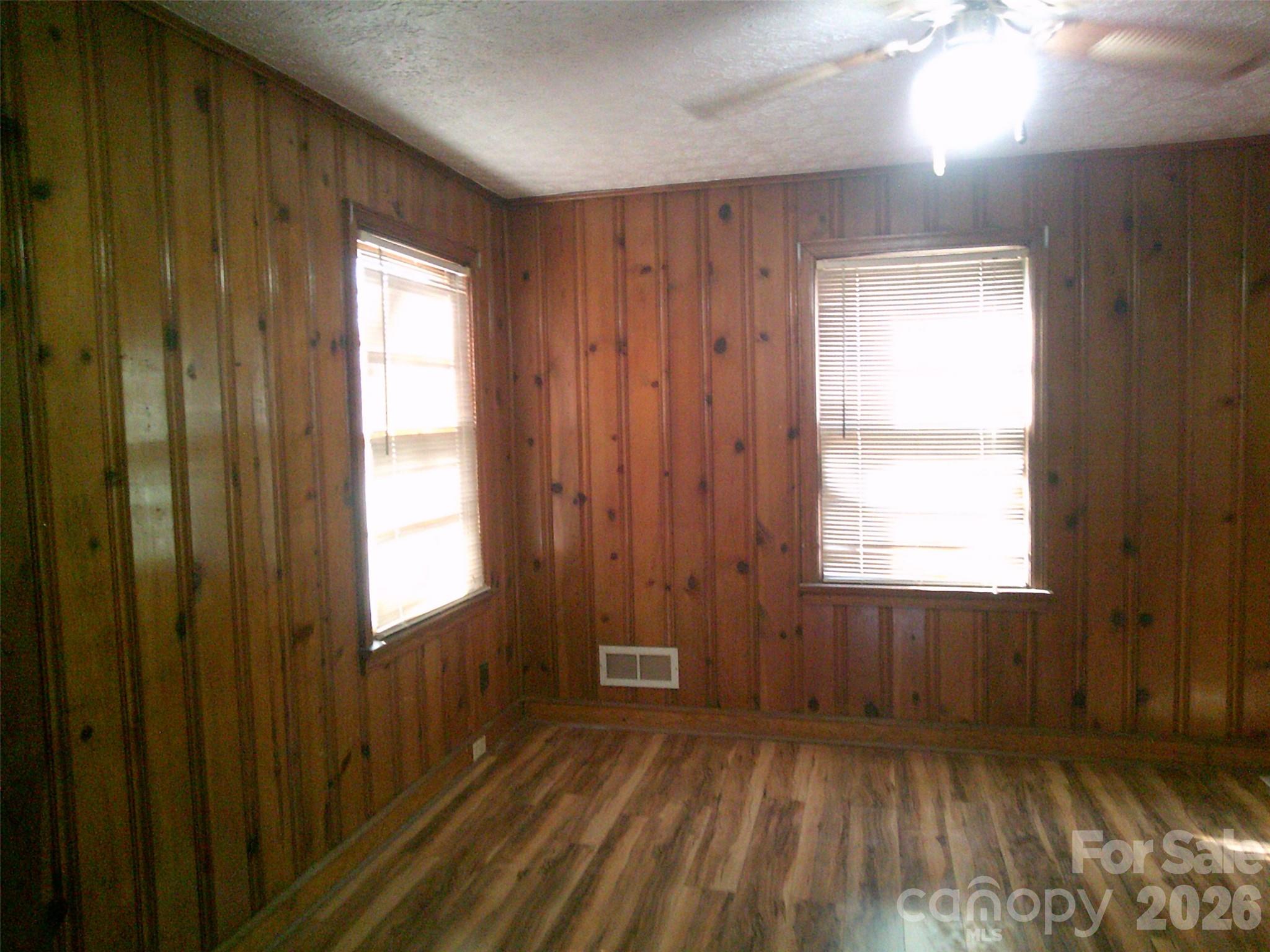 1303 W Dixon Boulevard Property Photo 11