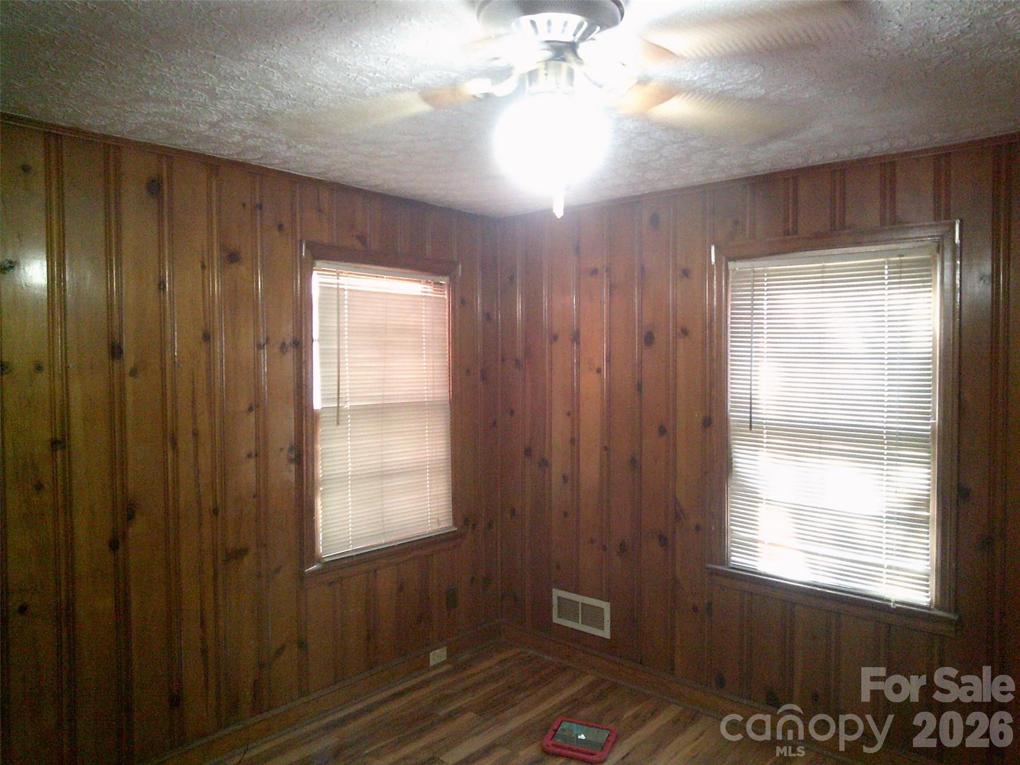1303 W Dixon Boulevard Property Photo 12