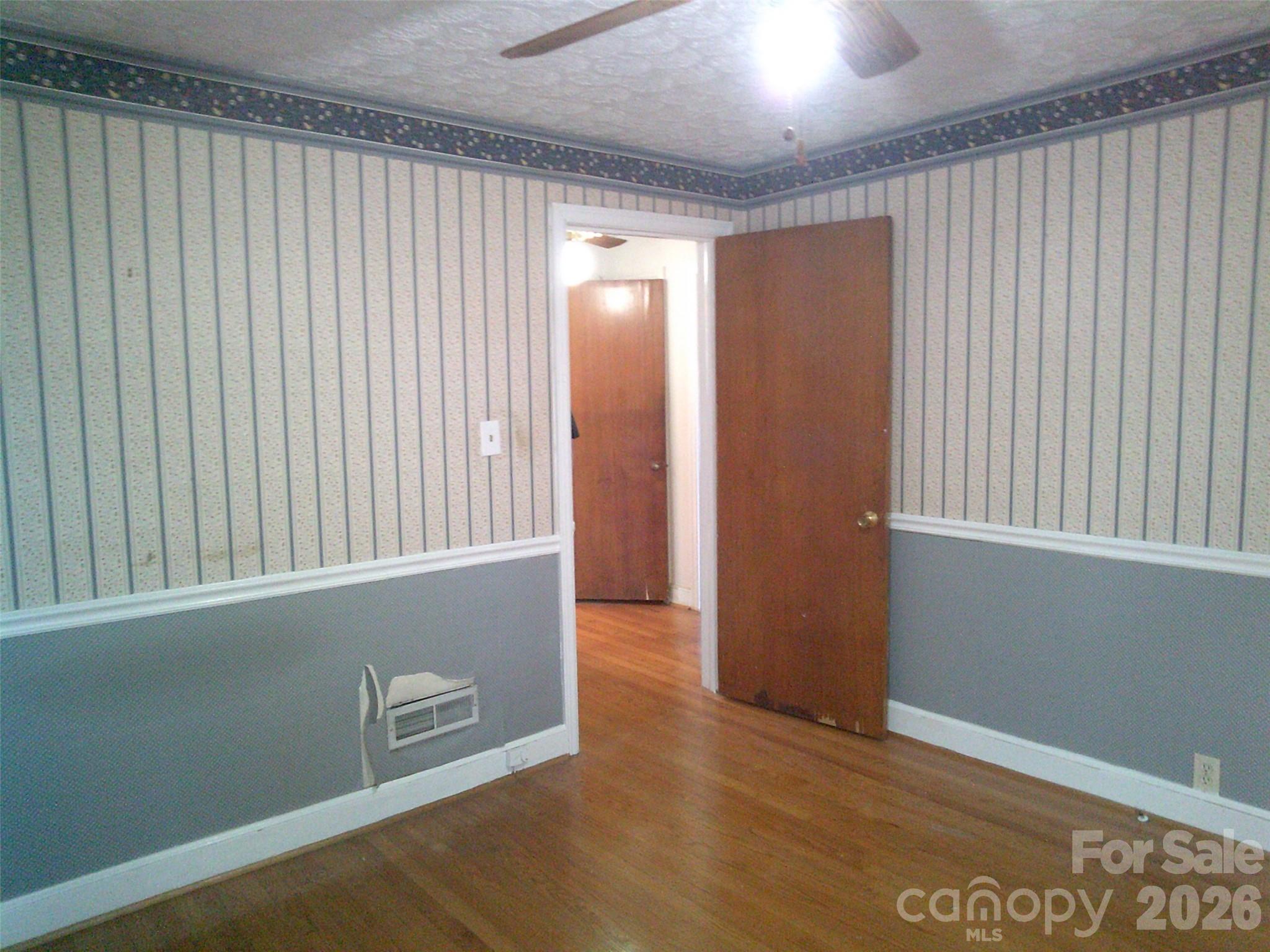 1303 W Dixon Boulevard Property Photo 13