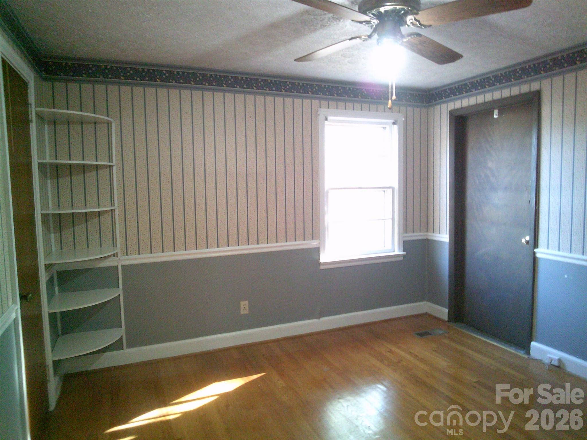 1303 W Dixon Boulevard Property Photo 14