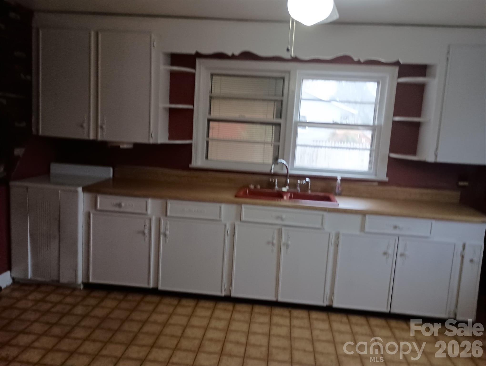 1303 W Dixon Boulevard Property Photo 17