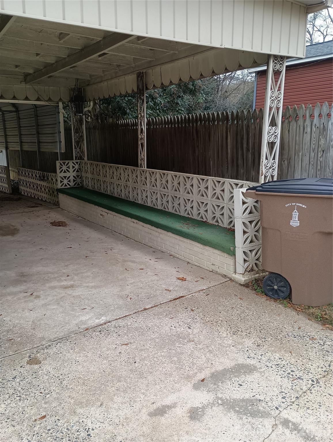 1303 W Dixon Boulevard Property Photo 18