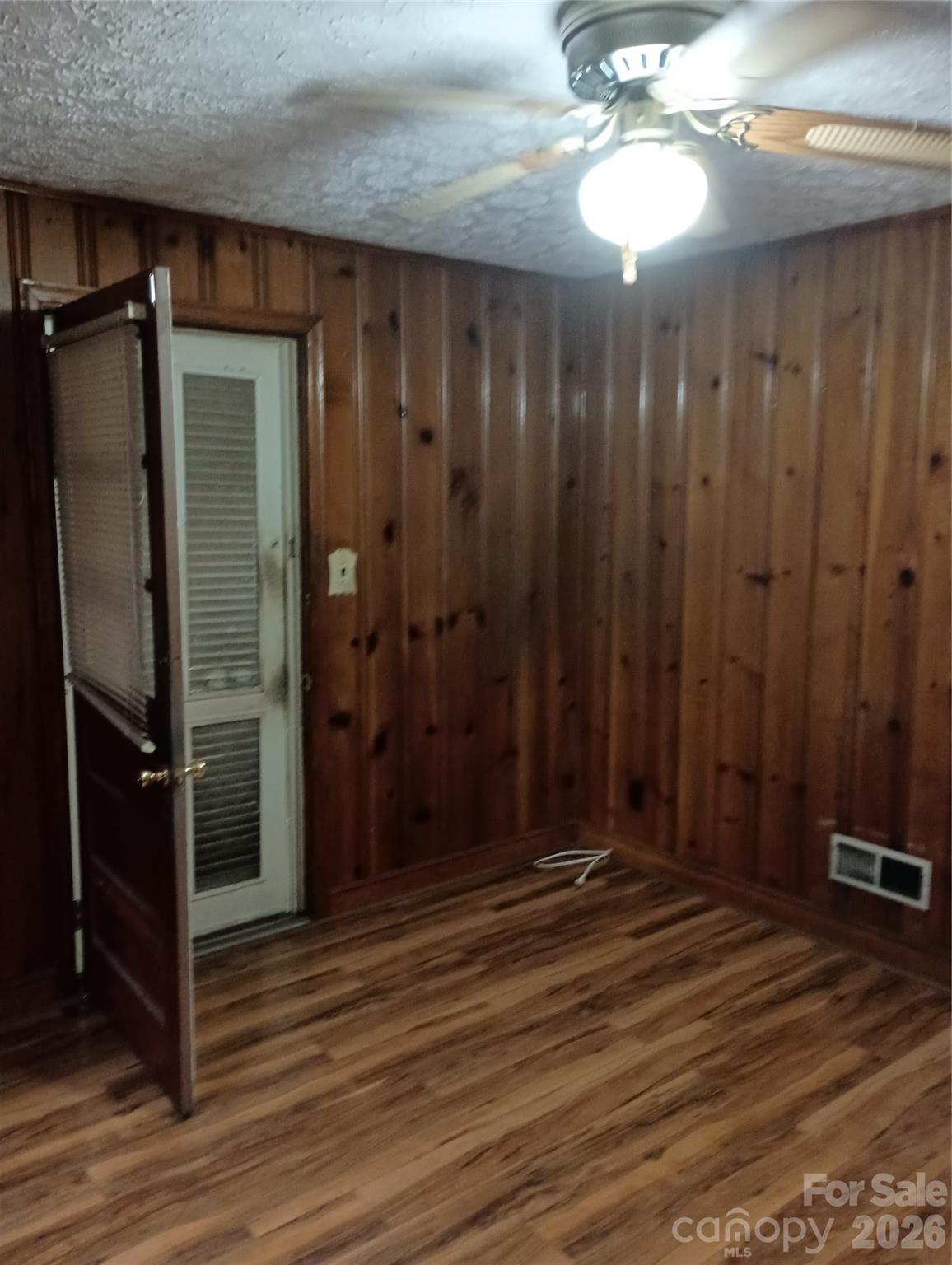 1303 W Dixon Boulevard Property Photo 23