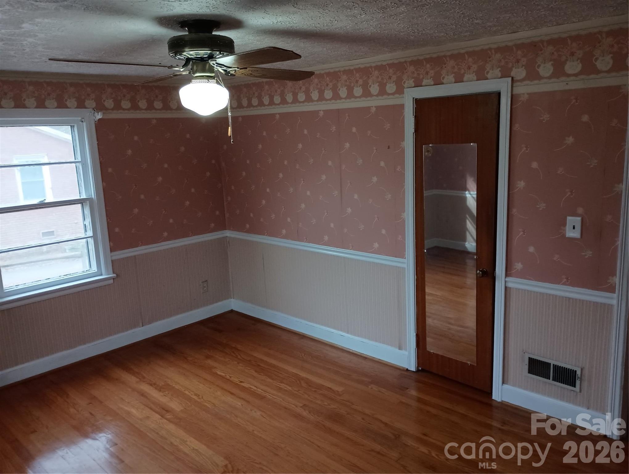 1303 W Dixon Boulevard Property Photo 38