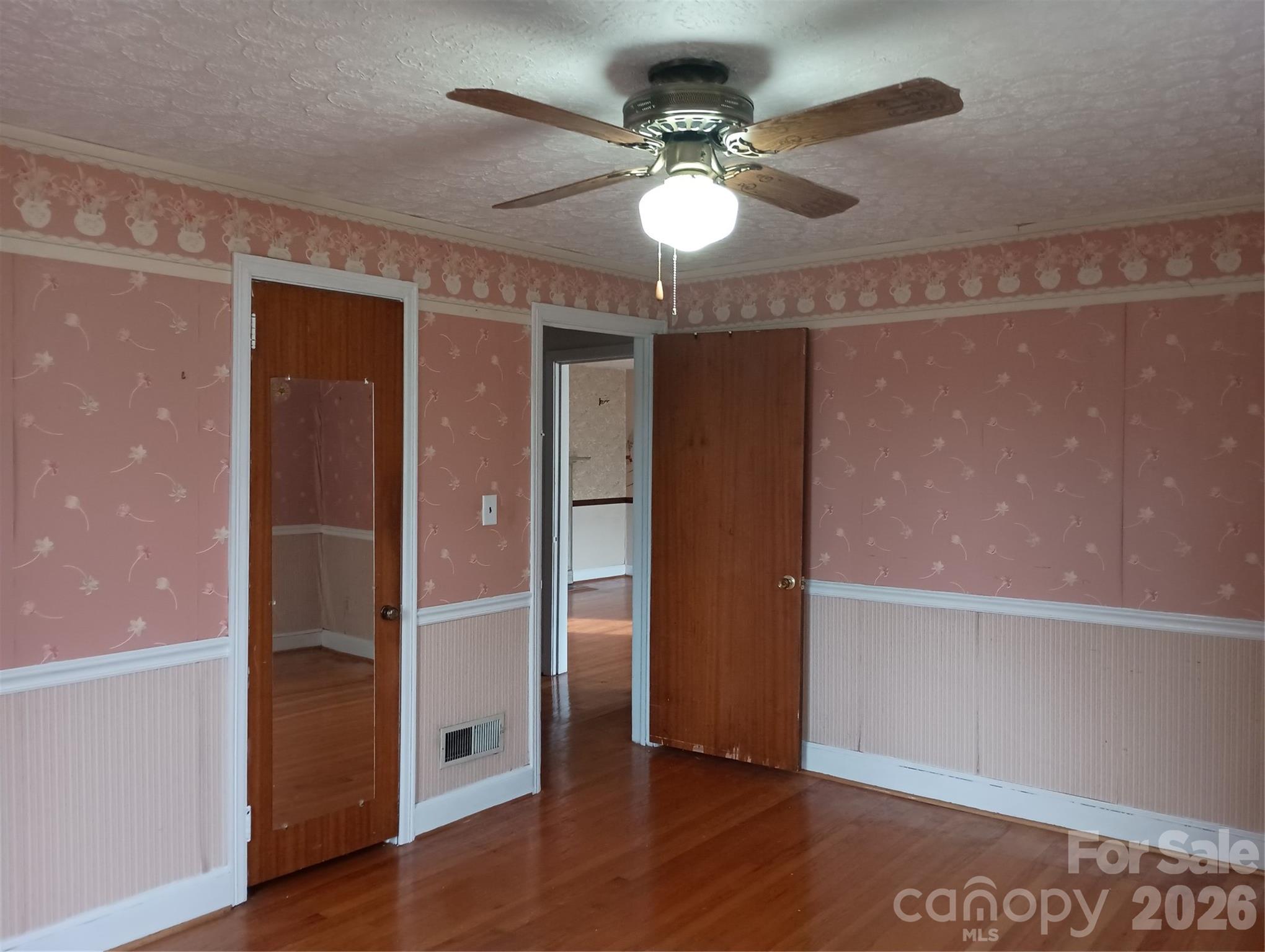 1303 W Dixon Boulevard Property Photo 39