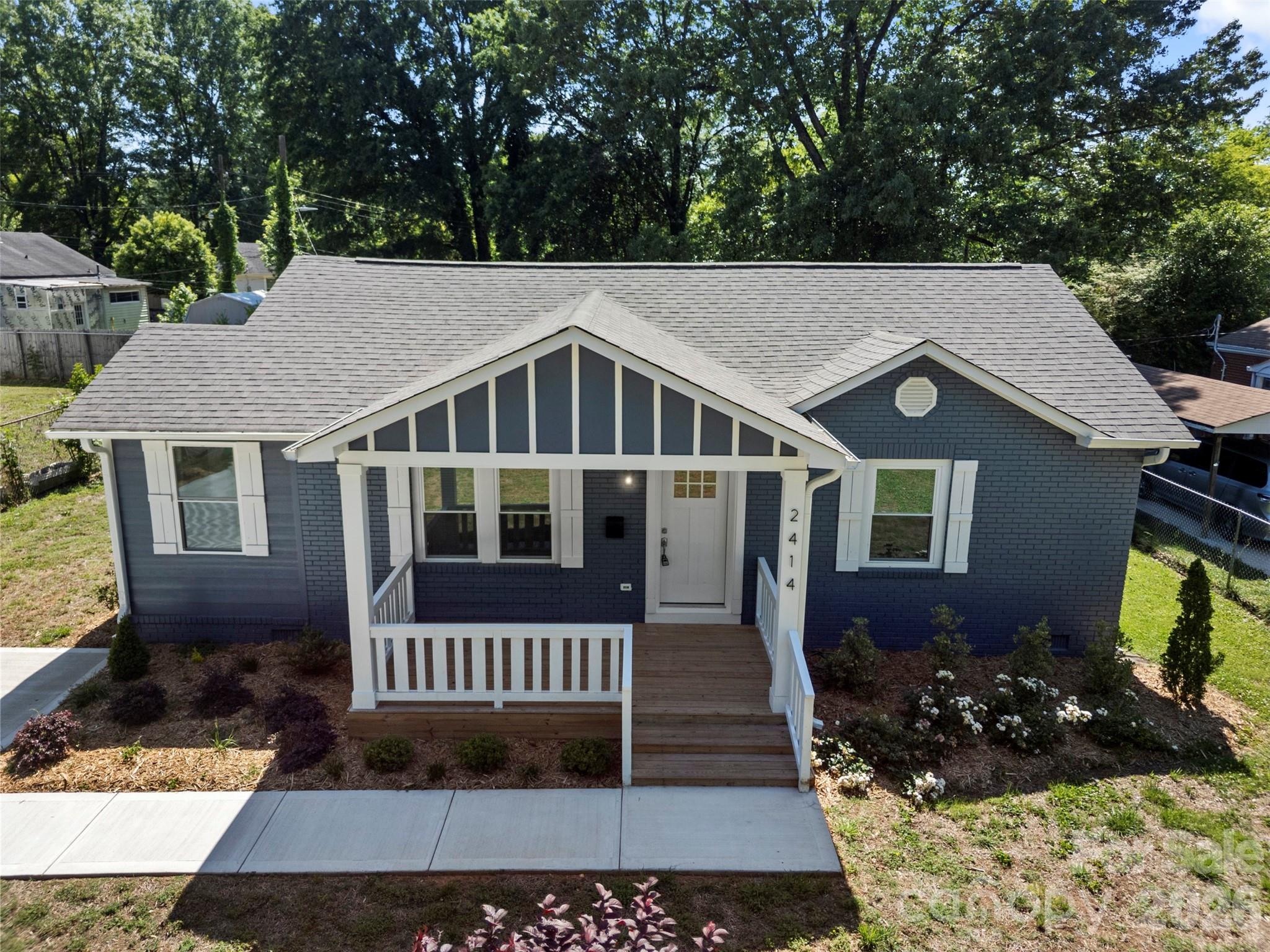 2414 Dickens Avenue Property Photo 1