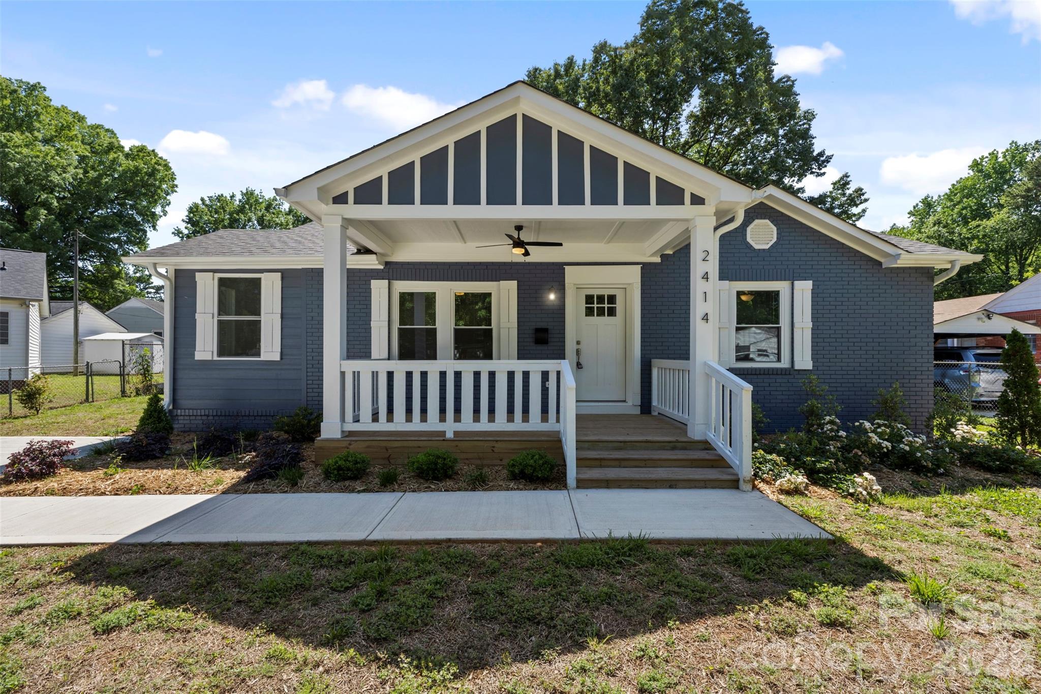 2414 Dickens Avenue Property Photo 3