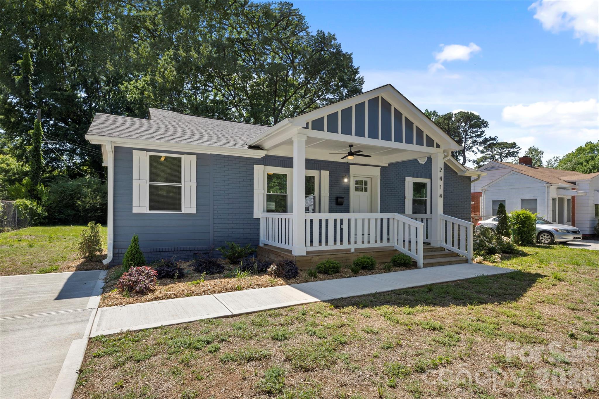 2414 Dickens Avenue Property Photo 4