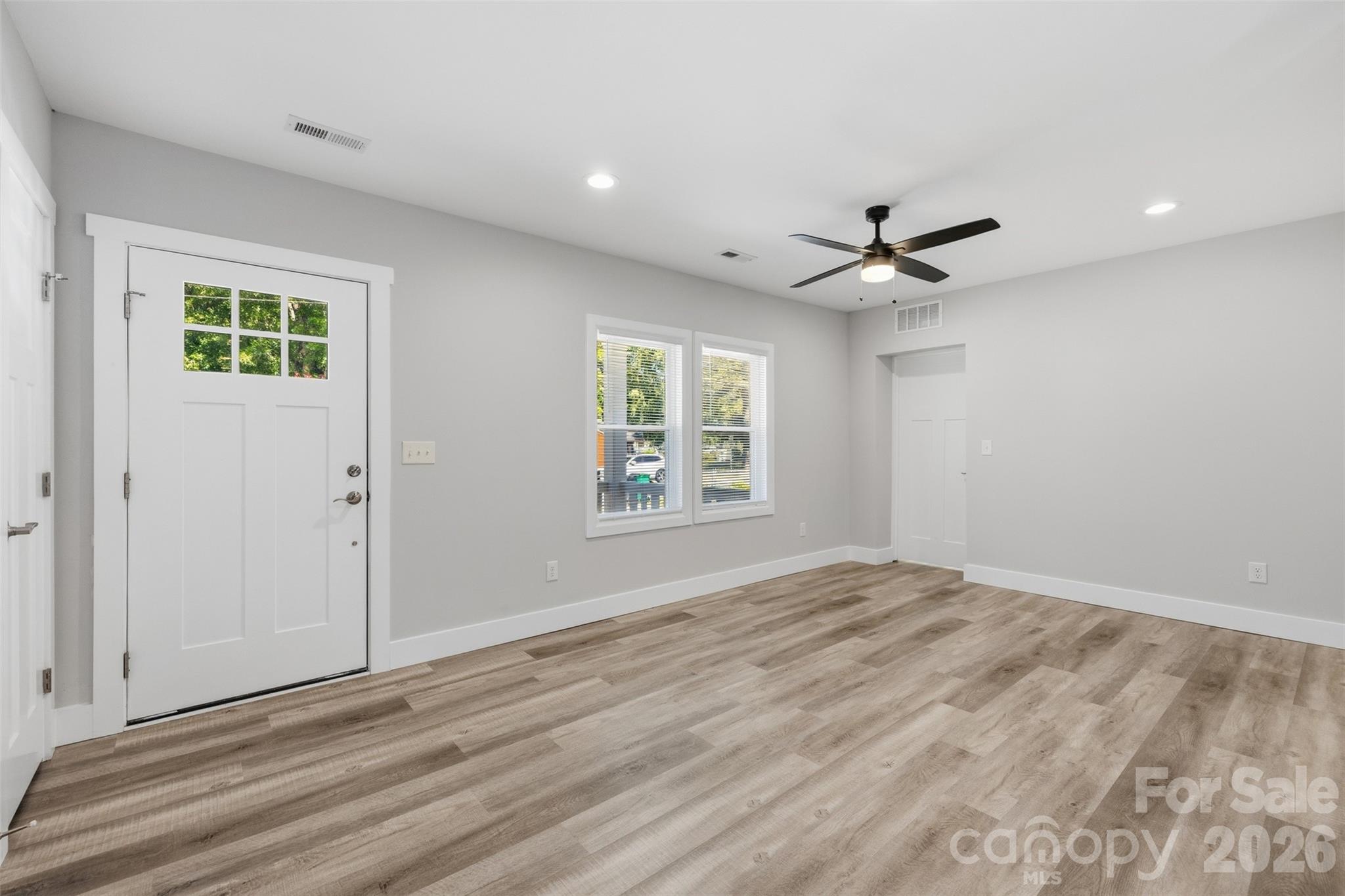 2414 Dickens Avenue Property Photo 5