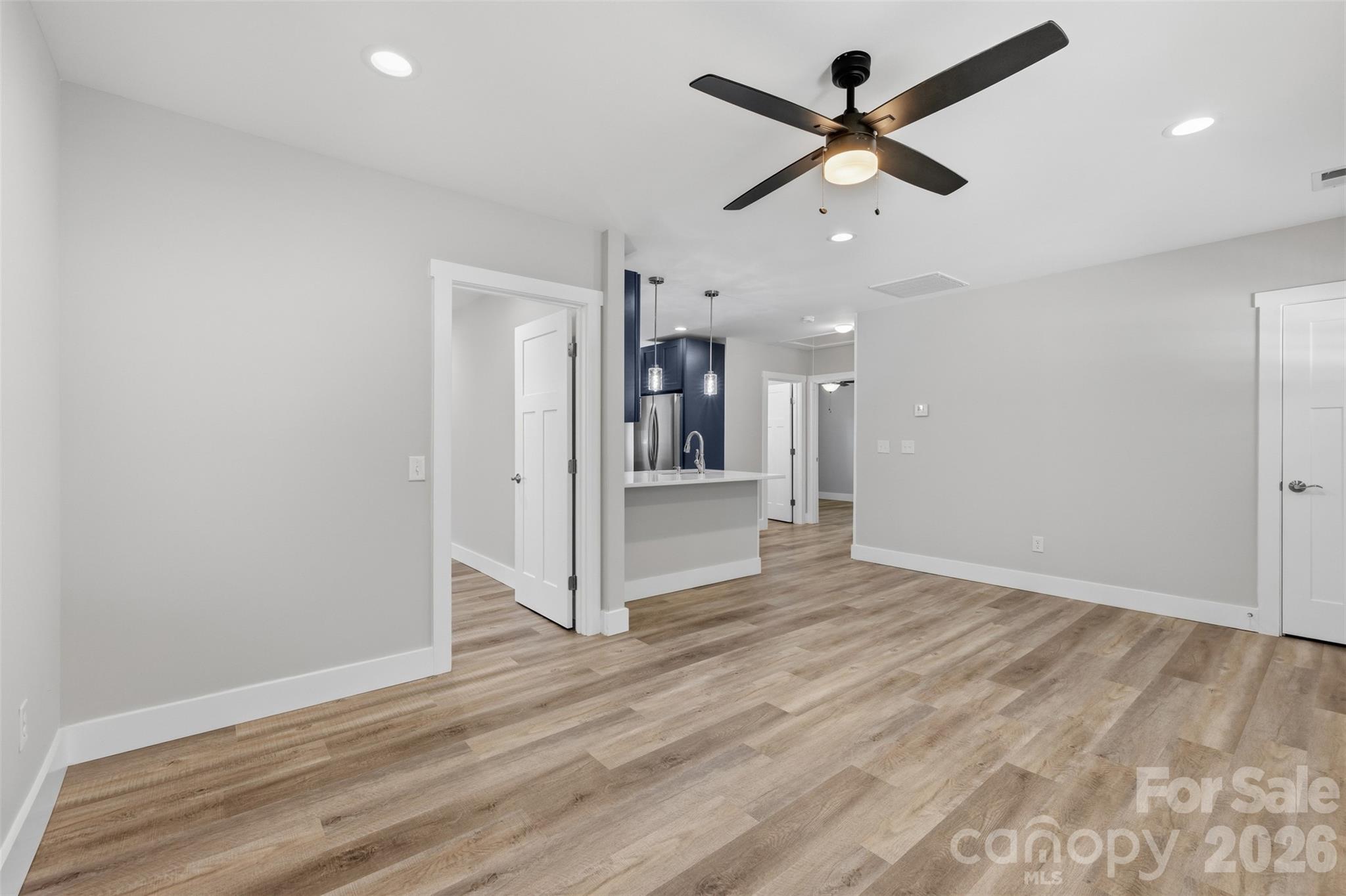2414 Dickens Avenue Property Photo 9