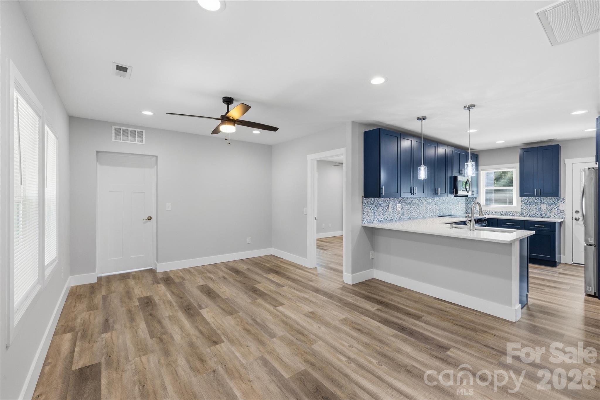 2414 Dickens Avenue Property Photo 10