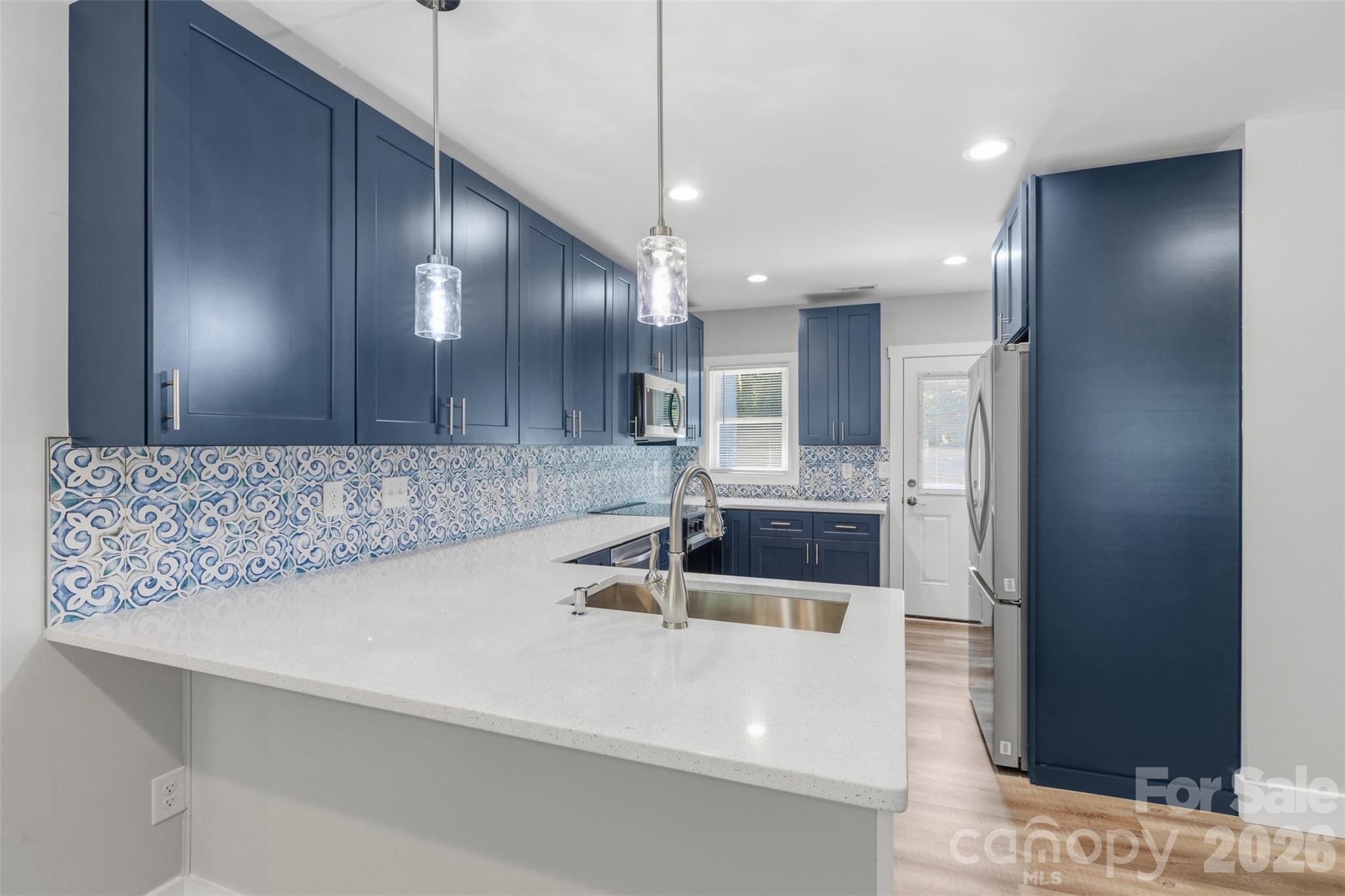 2414 Dickens Avenue Property Photo 12