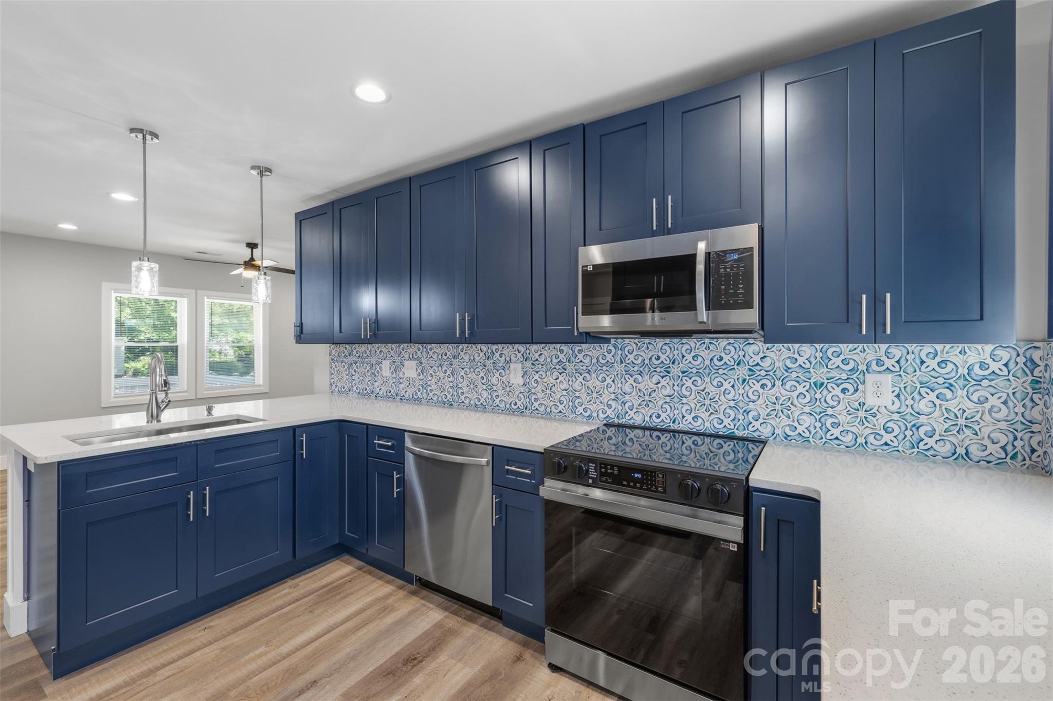 2414 Dickens Avenue Property Photo 13