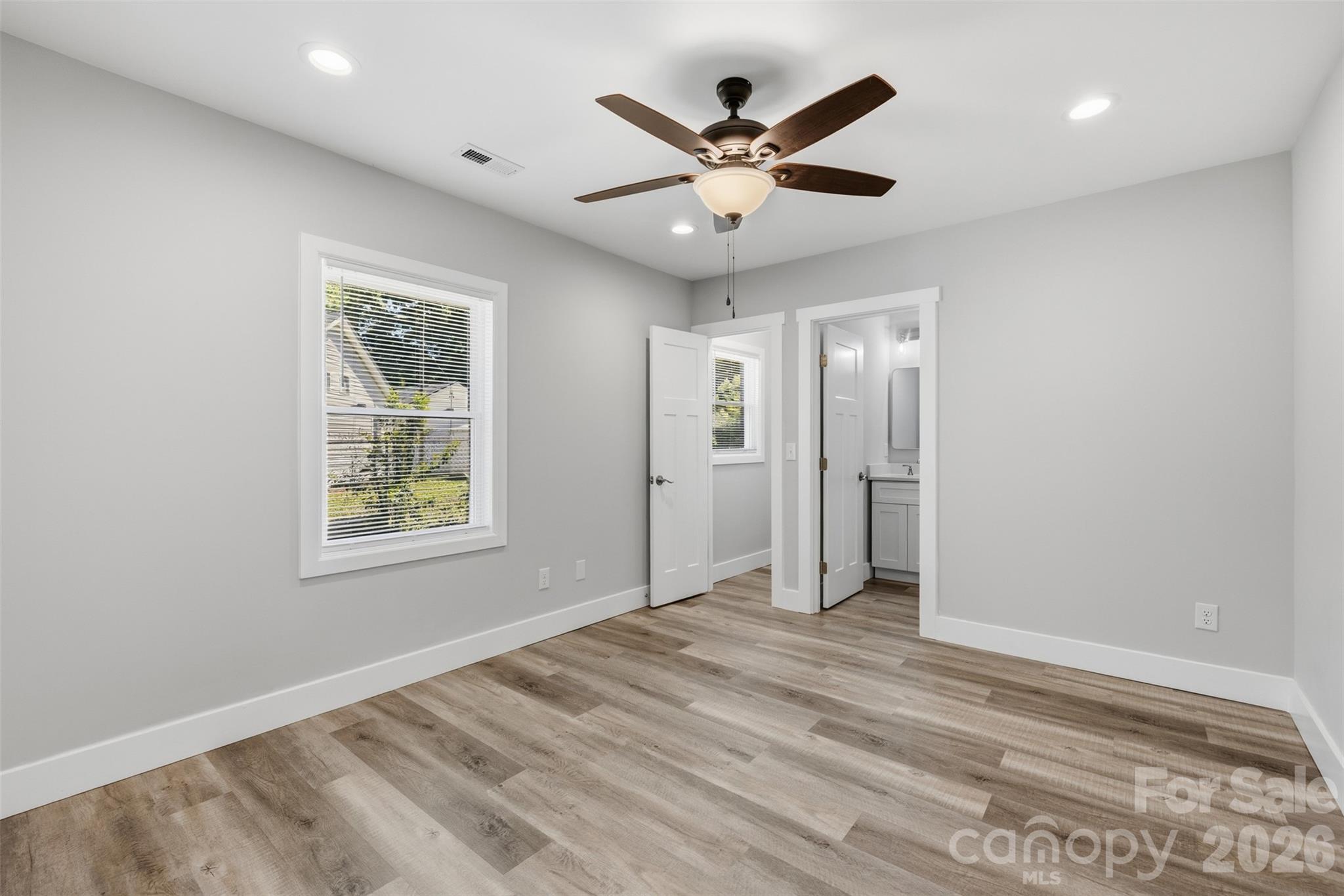 2414 Dickens Avenue Property Photo 15