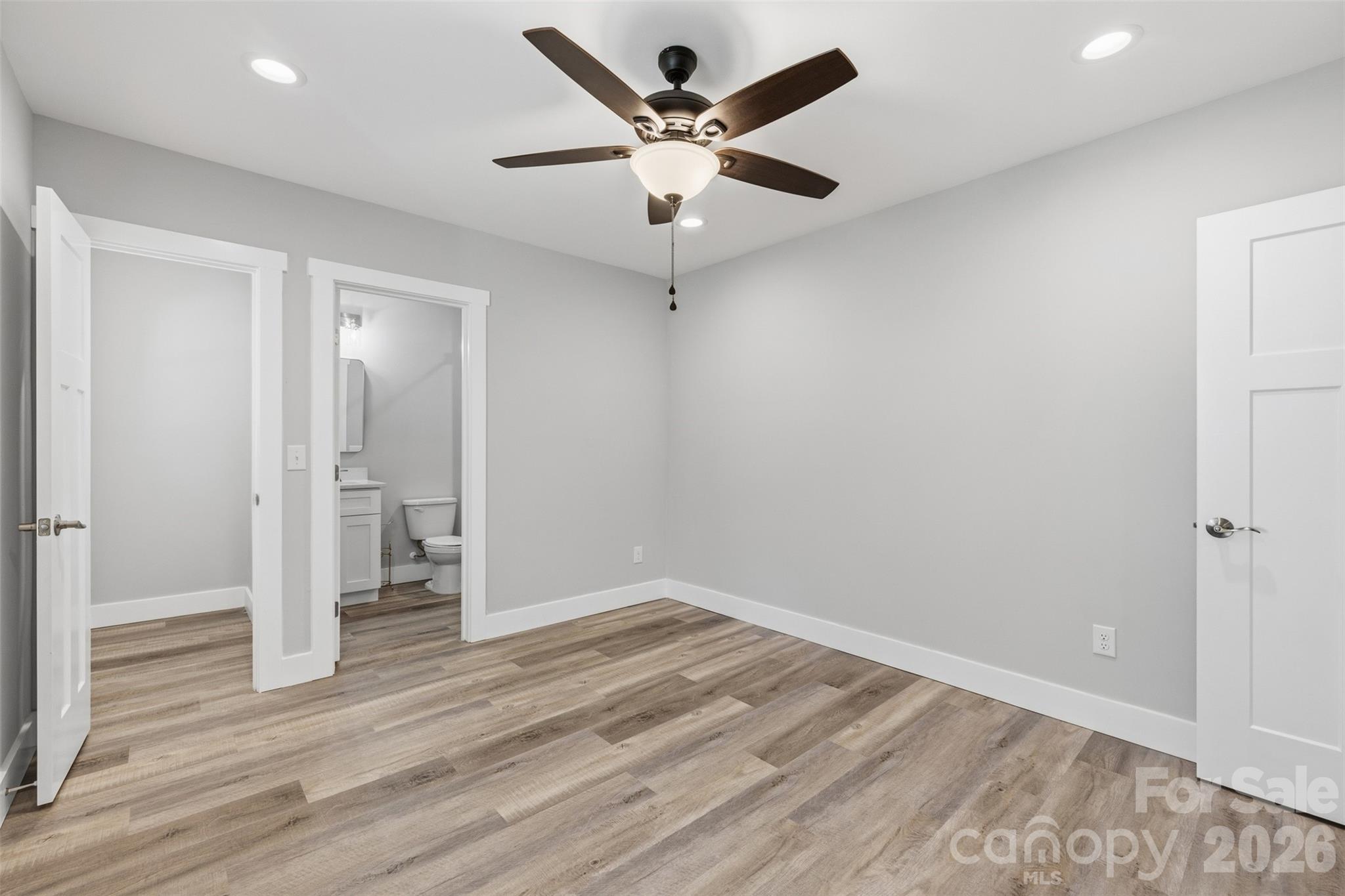 2414 Dickens Avenue Property Photo 16