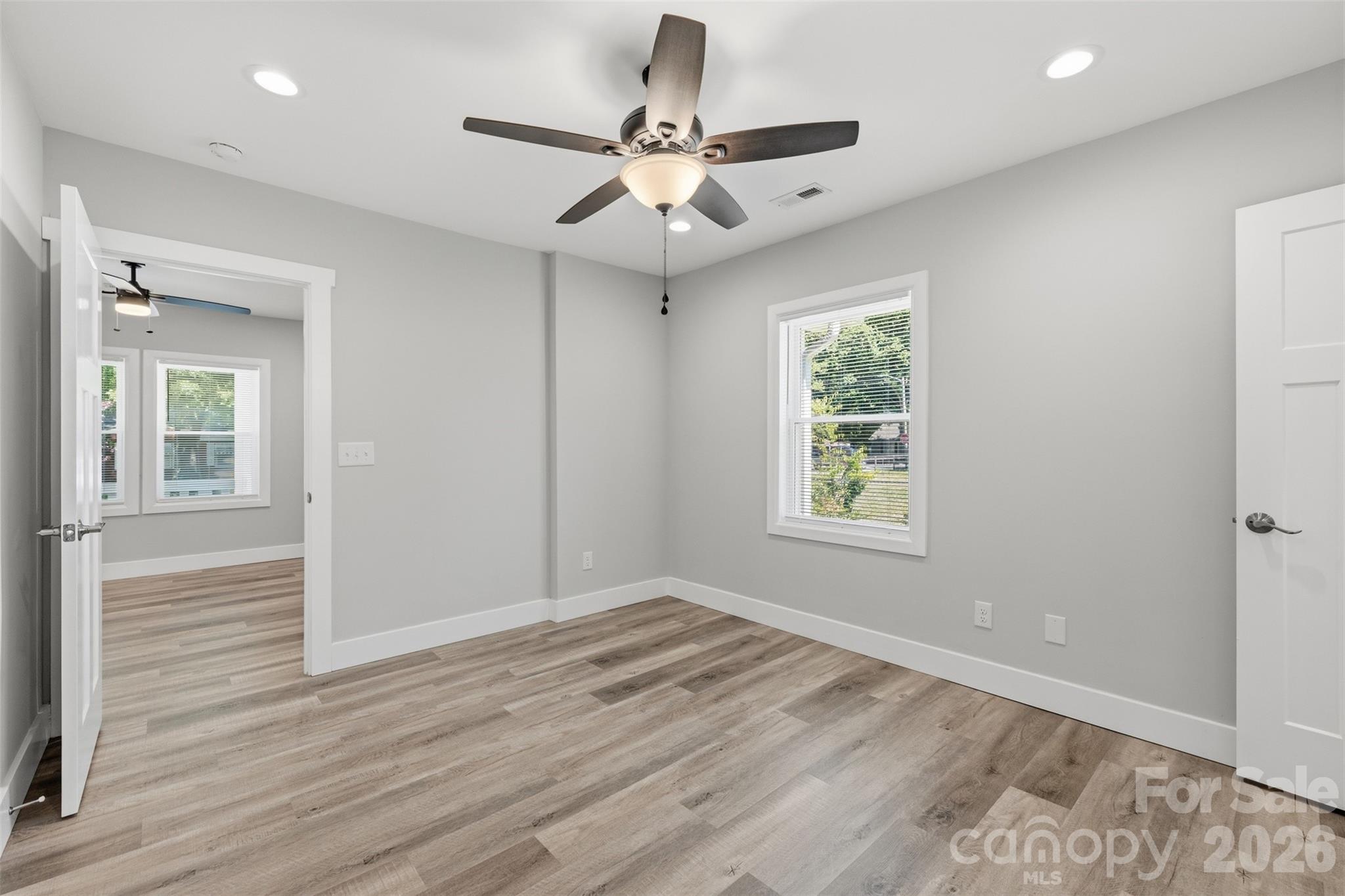 2414 Dickens Avenue Property Photo 17
