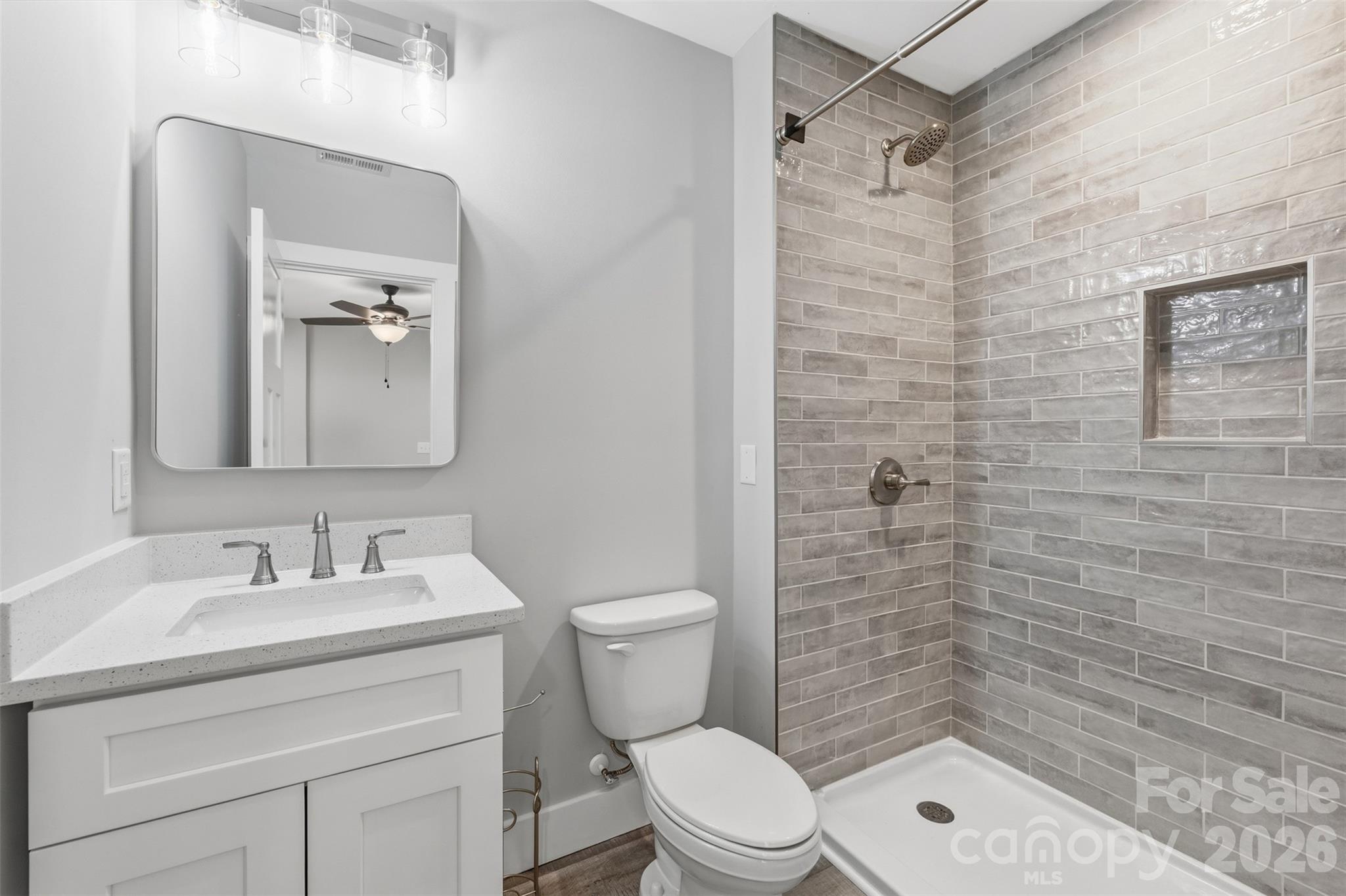 2414 Dickens Avenue Property Photo 20