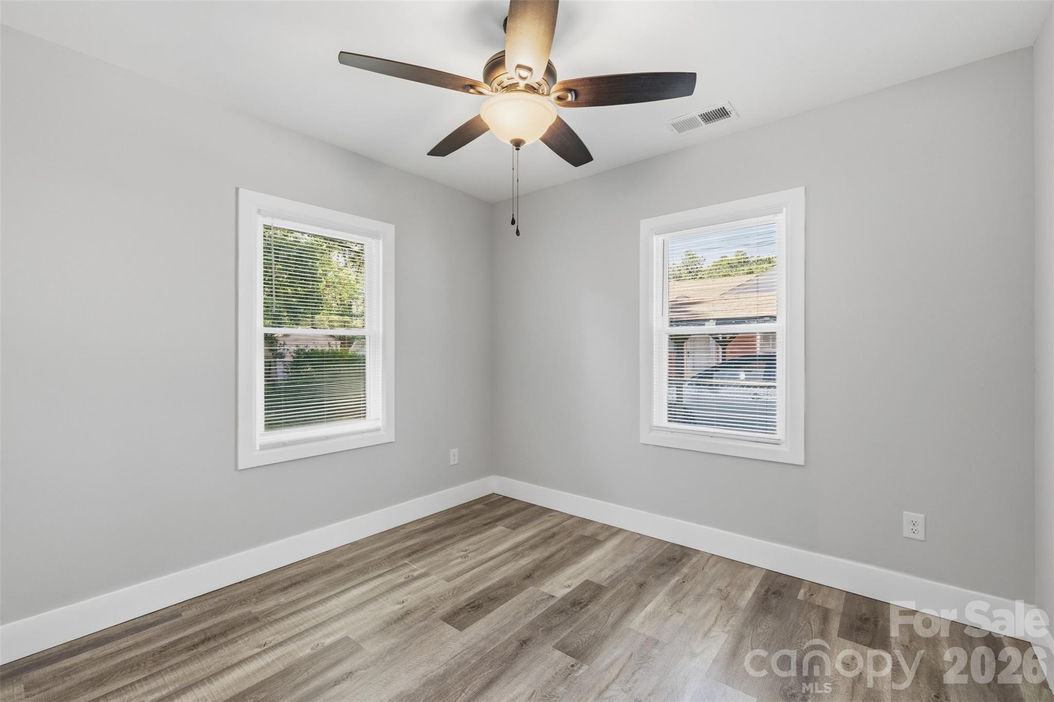 2414 Dickens Avenue Property Photo 21